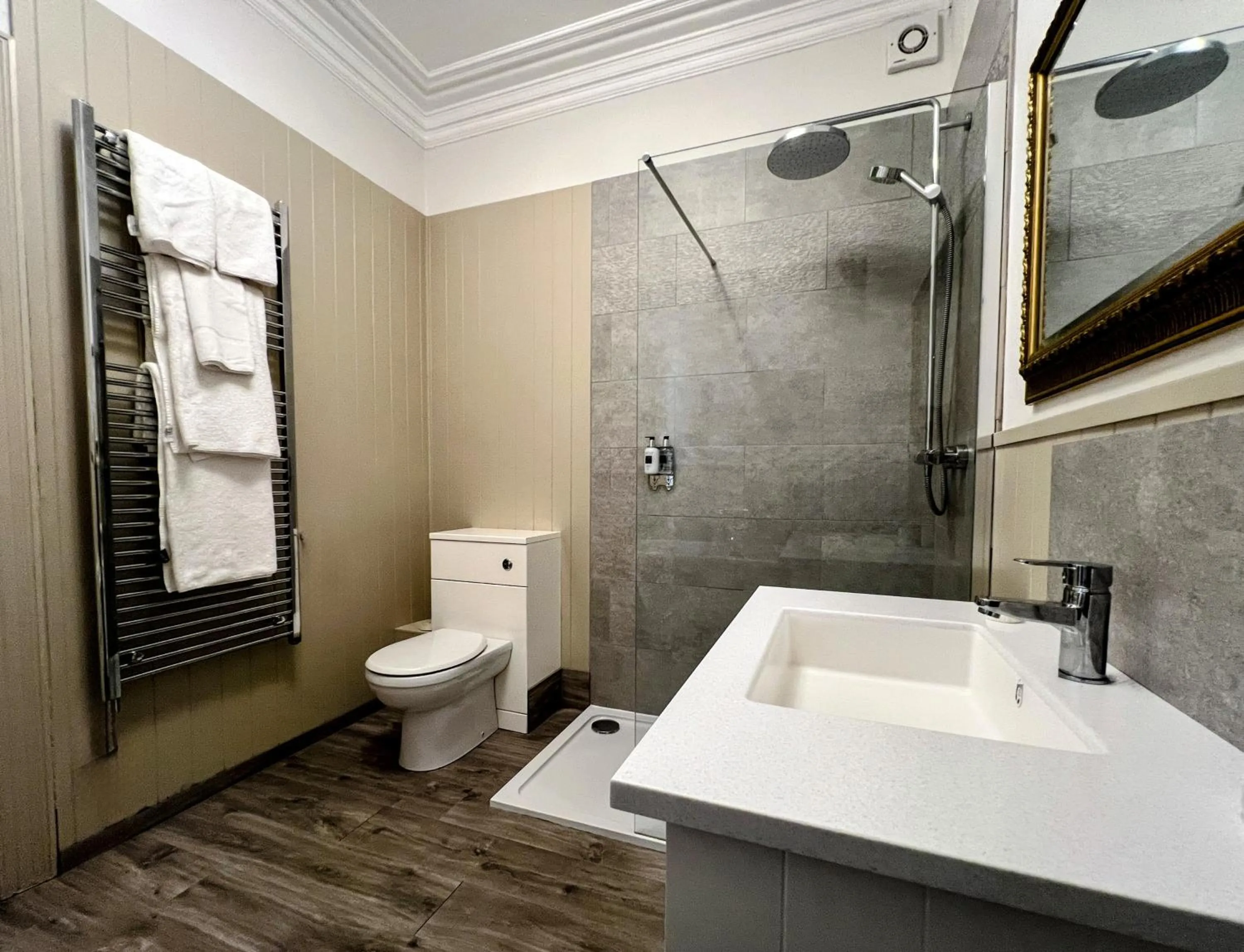 Shower in Leigh Park Country House Hotel & Vineyard, BW Signature Collection