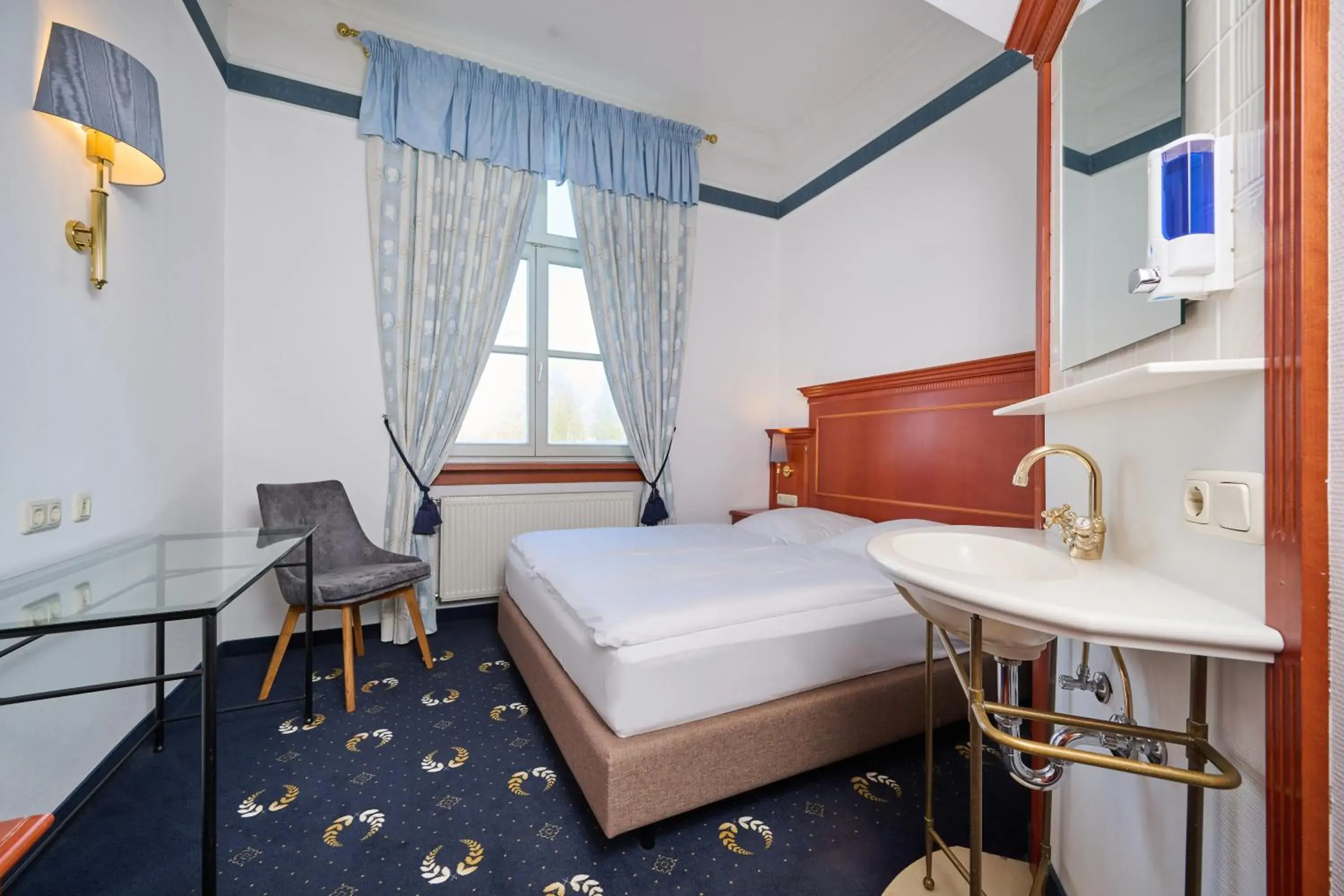 Single Room with Private Bathroom in Tafernwirtschaft Hotel Schönbrunn Single Room with Private Bathroom in Tafernwirtschaft Hotel Schönbrunn