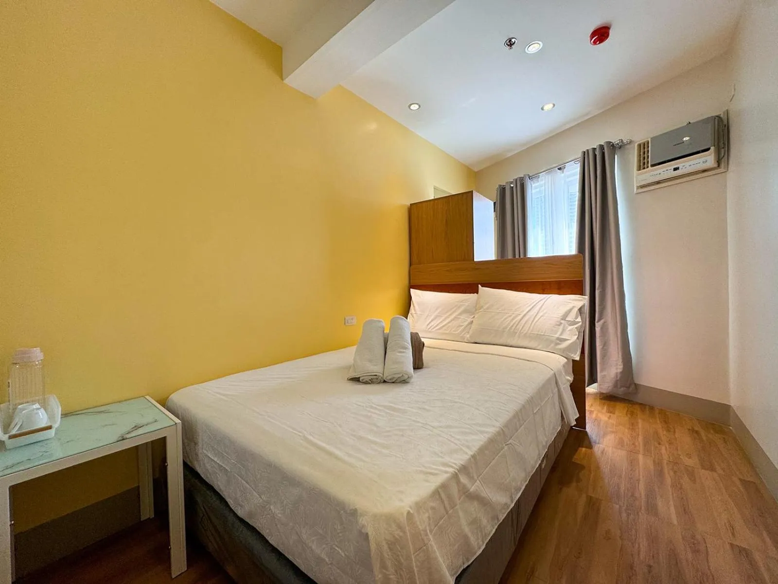 Bed in Almond Suites Cebu powered by Cocotel