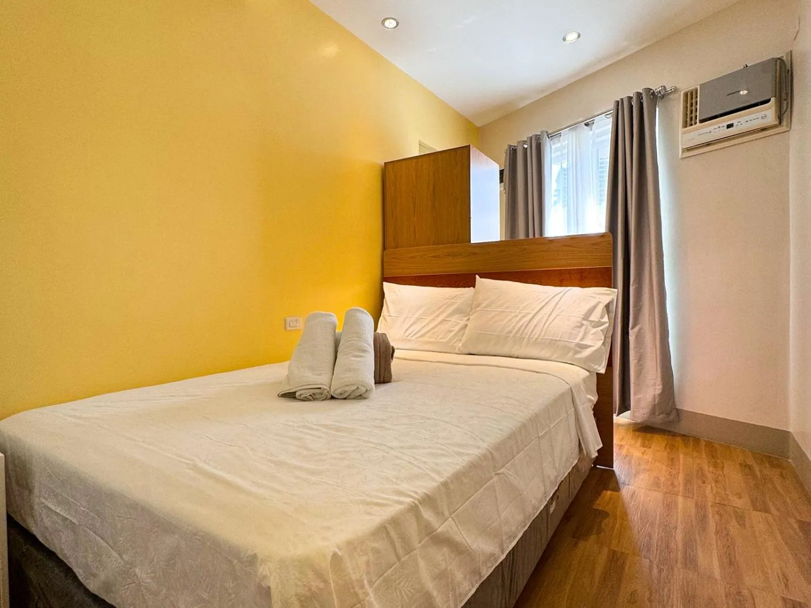 Bed in Almond Suites Cebu powered by Cocotel