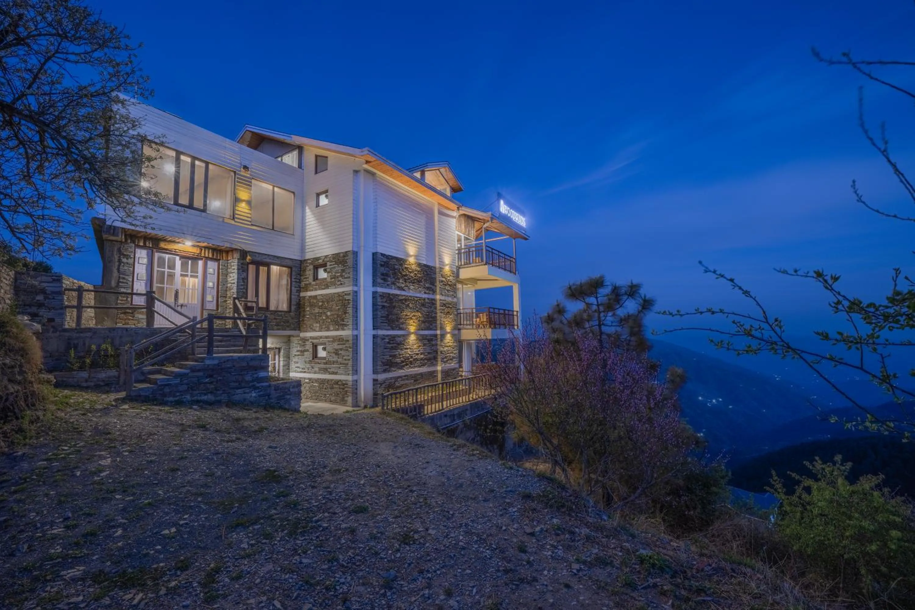 Property building in Hotel Wood Winds - A Best Valley View Hotel