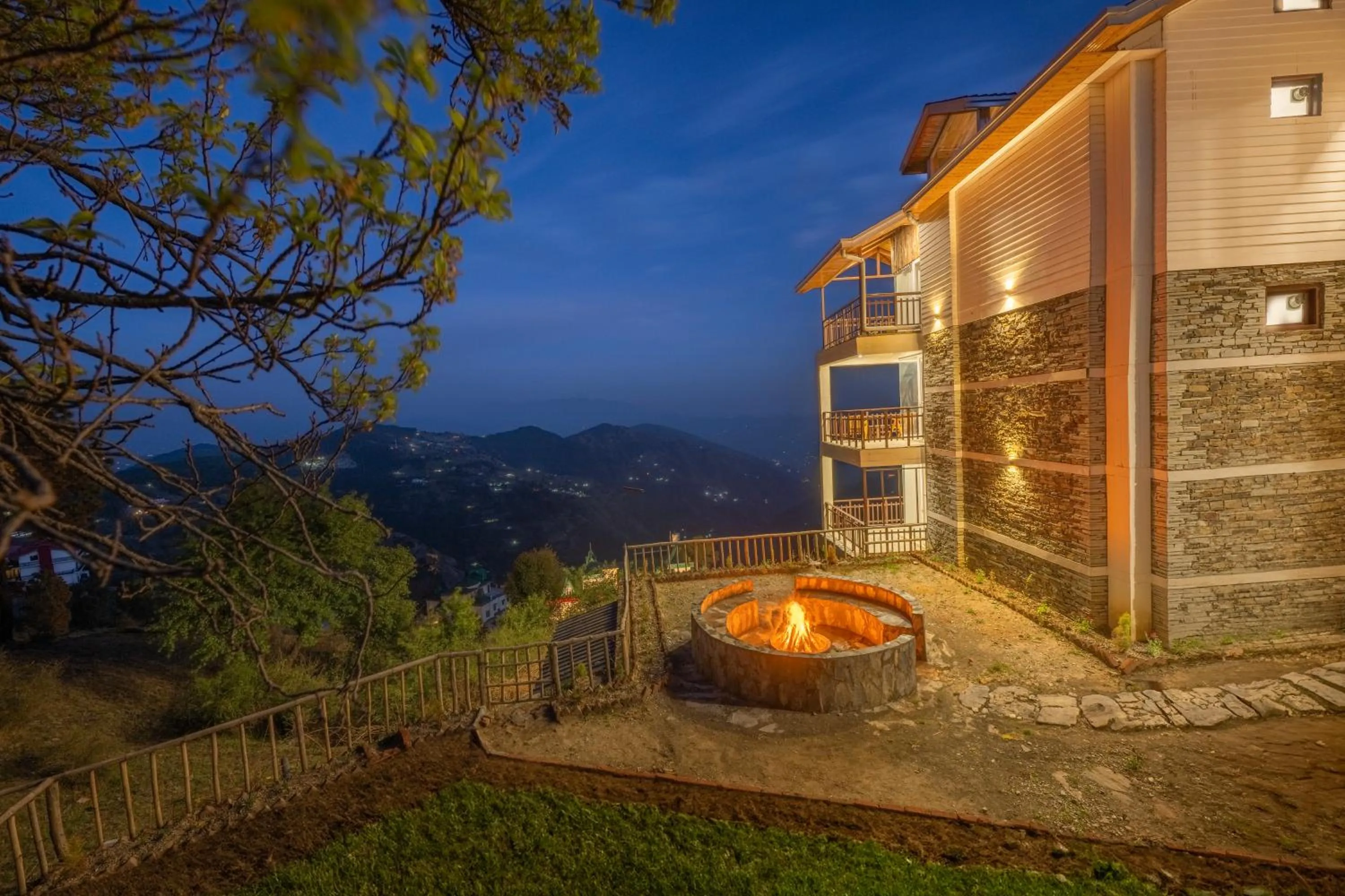 Night in Hotel Wood Winds - A Best Valley View Hotel