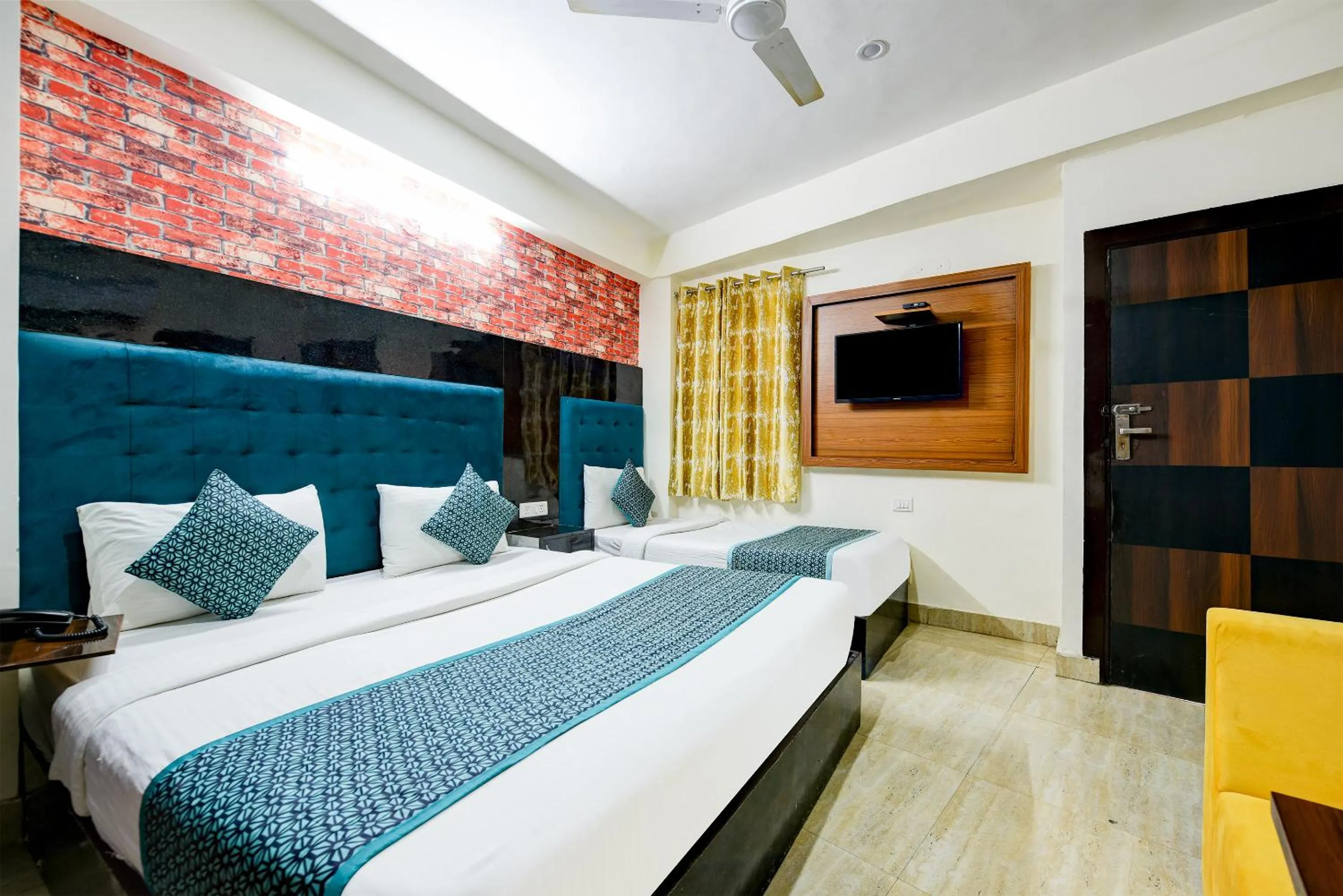 Deluxe Triple Room in Hotel Ark Suites At Airport