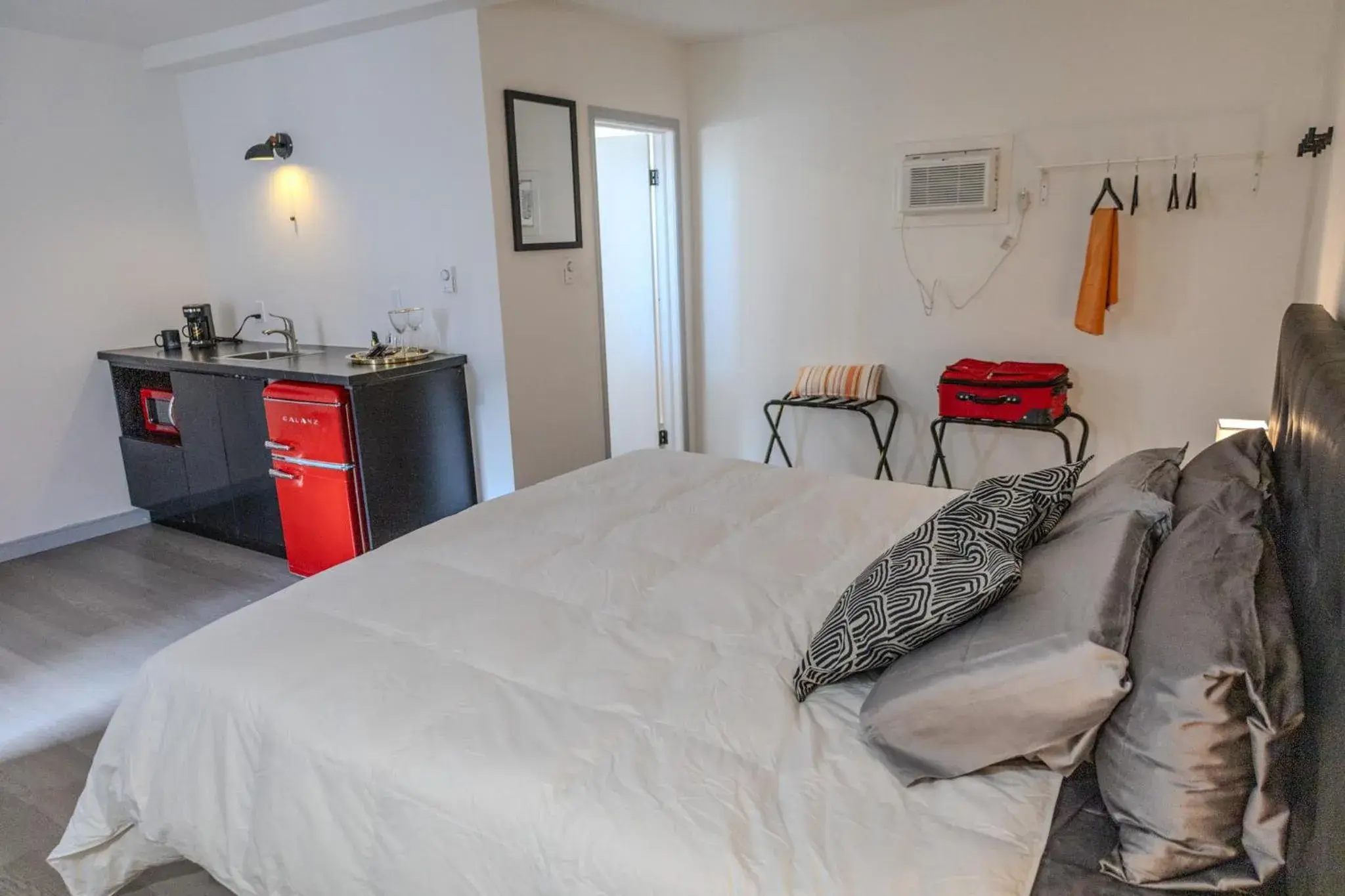 Bed in SHORE VISTA LODGE Bed in SHORE VISTA LODGE