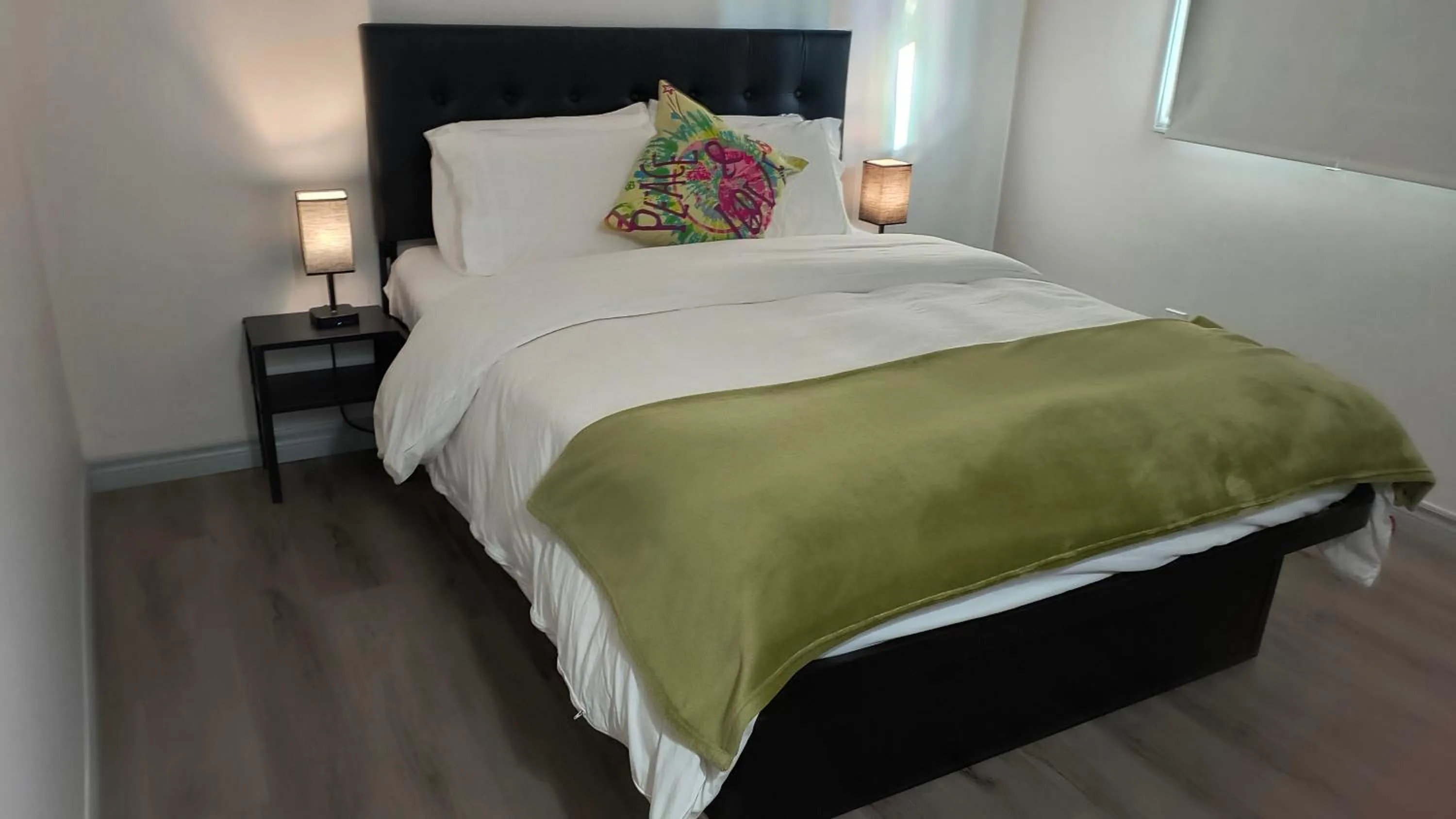 Bed in SHORE VISTA LODGE