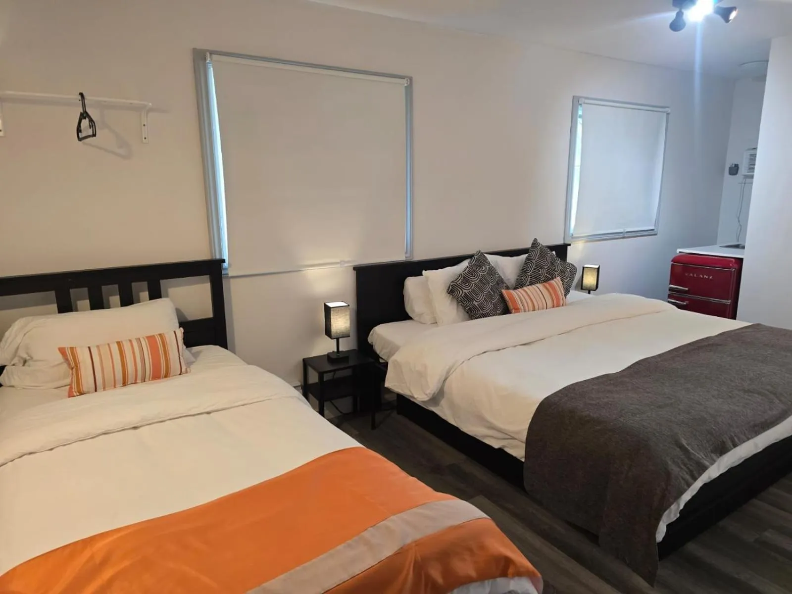 Bed in SHORE VISTA LODGE