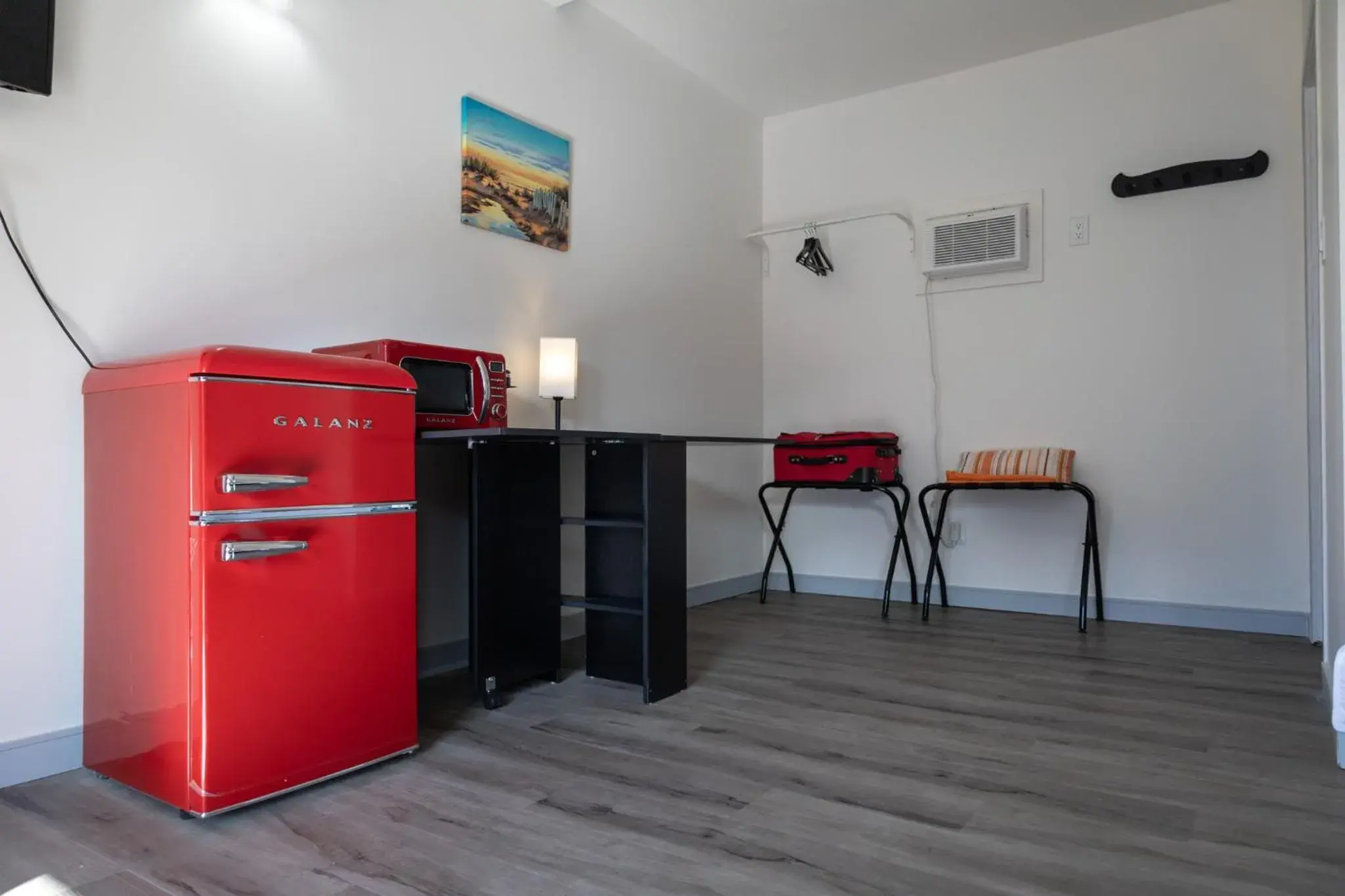 minibar in SHORE VISTA LODGE minibar in SHORE VISTA LODGE