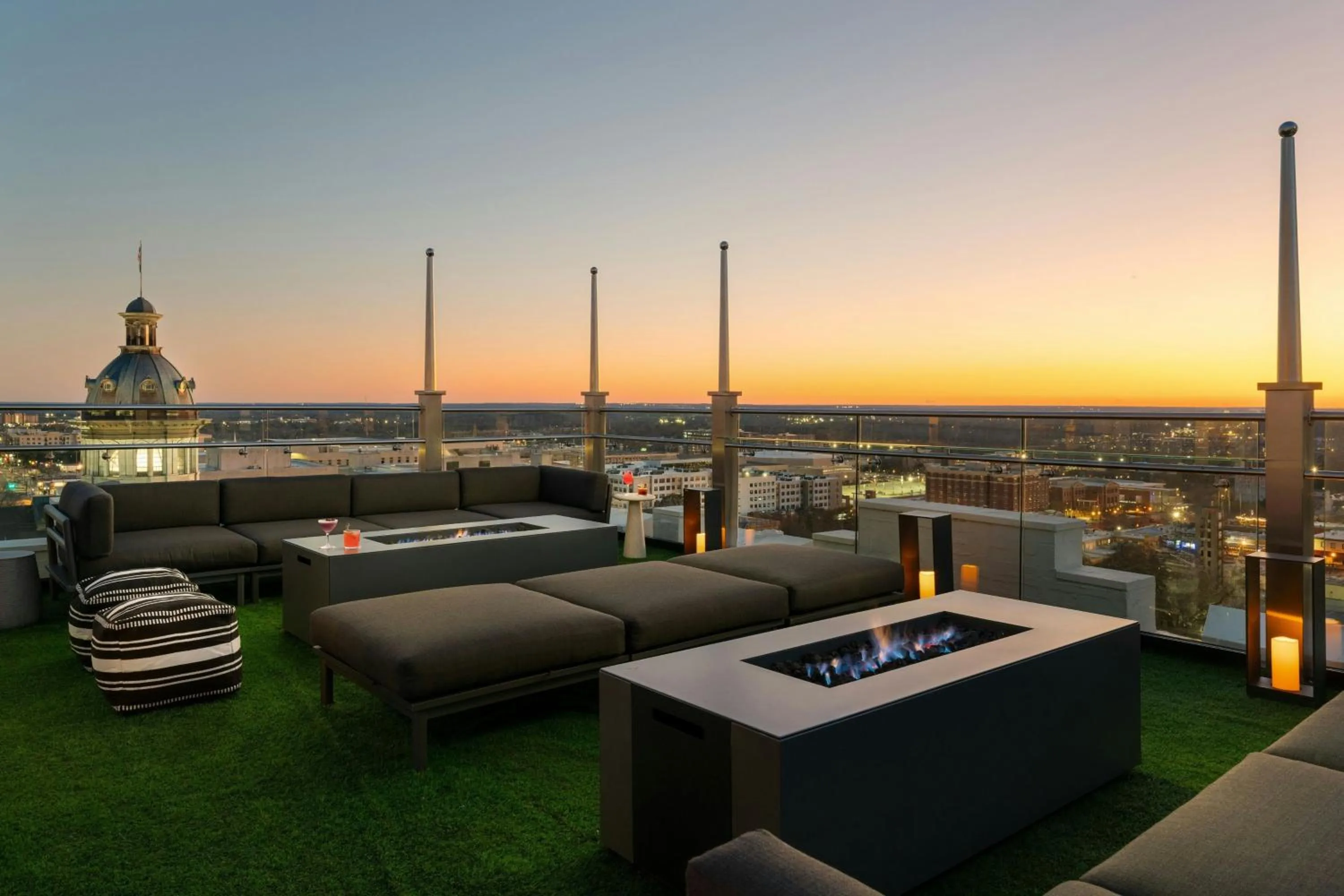 Lounge or bar in Moxy Columbia Downtown