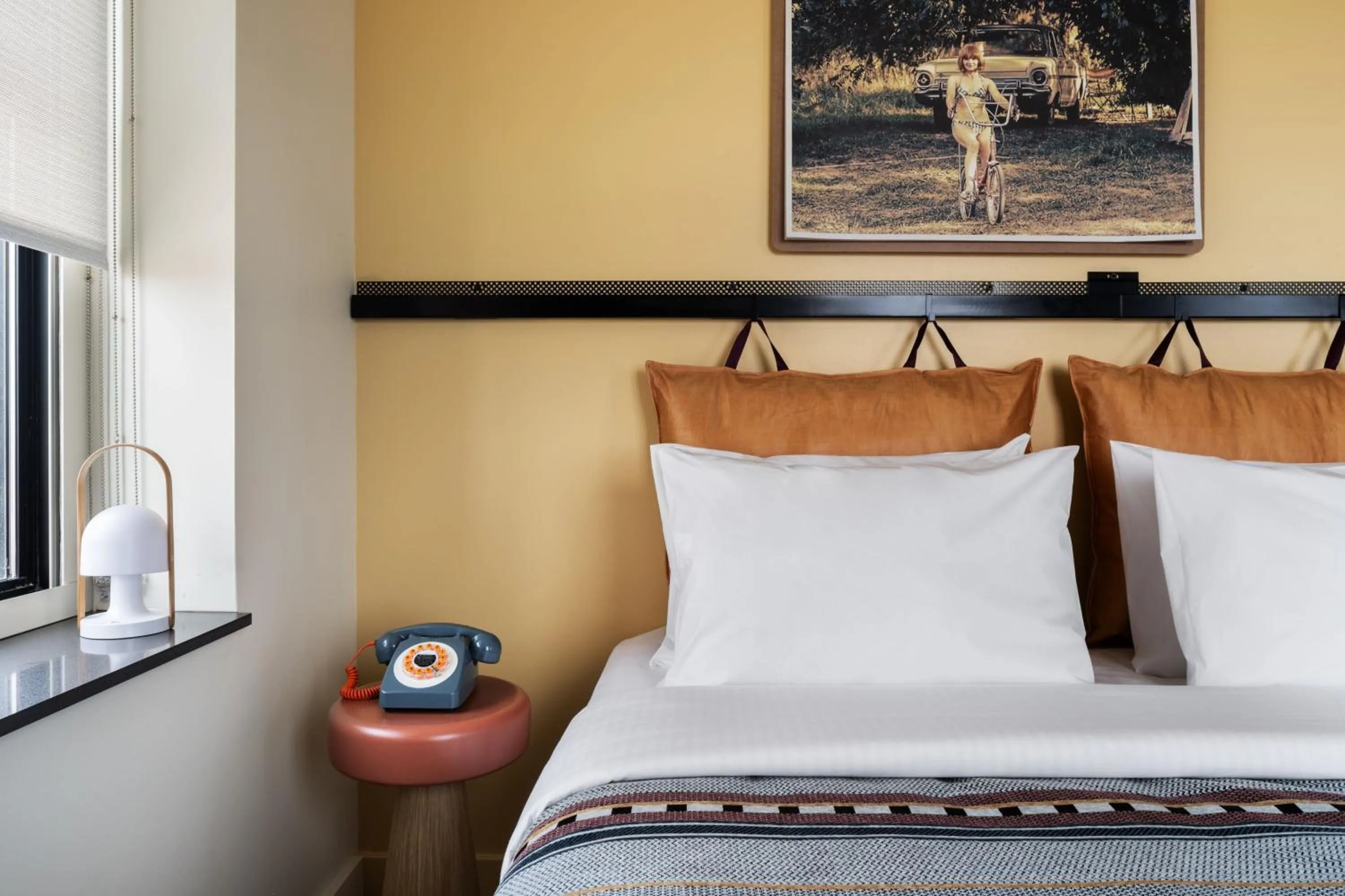 Photo of the whole room, Bed in Moxy Springfield Downtown