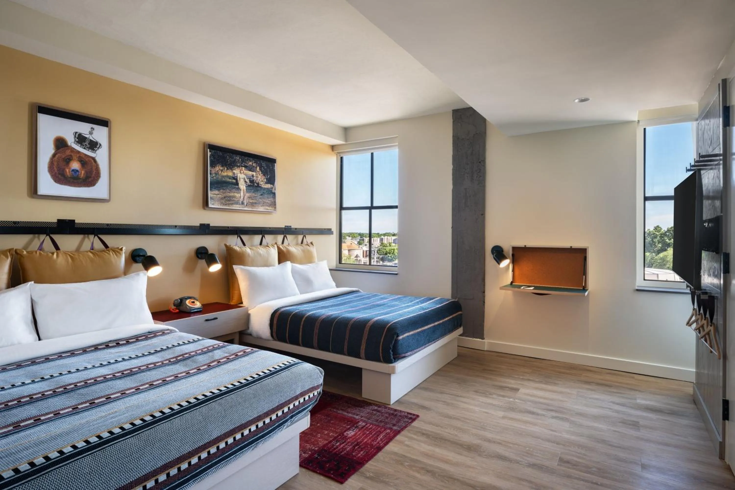 Photo of the whole room, Bed in Moxy Springfield Downtown