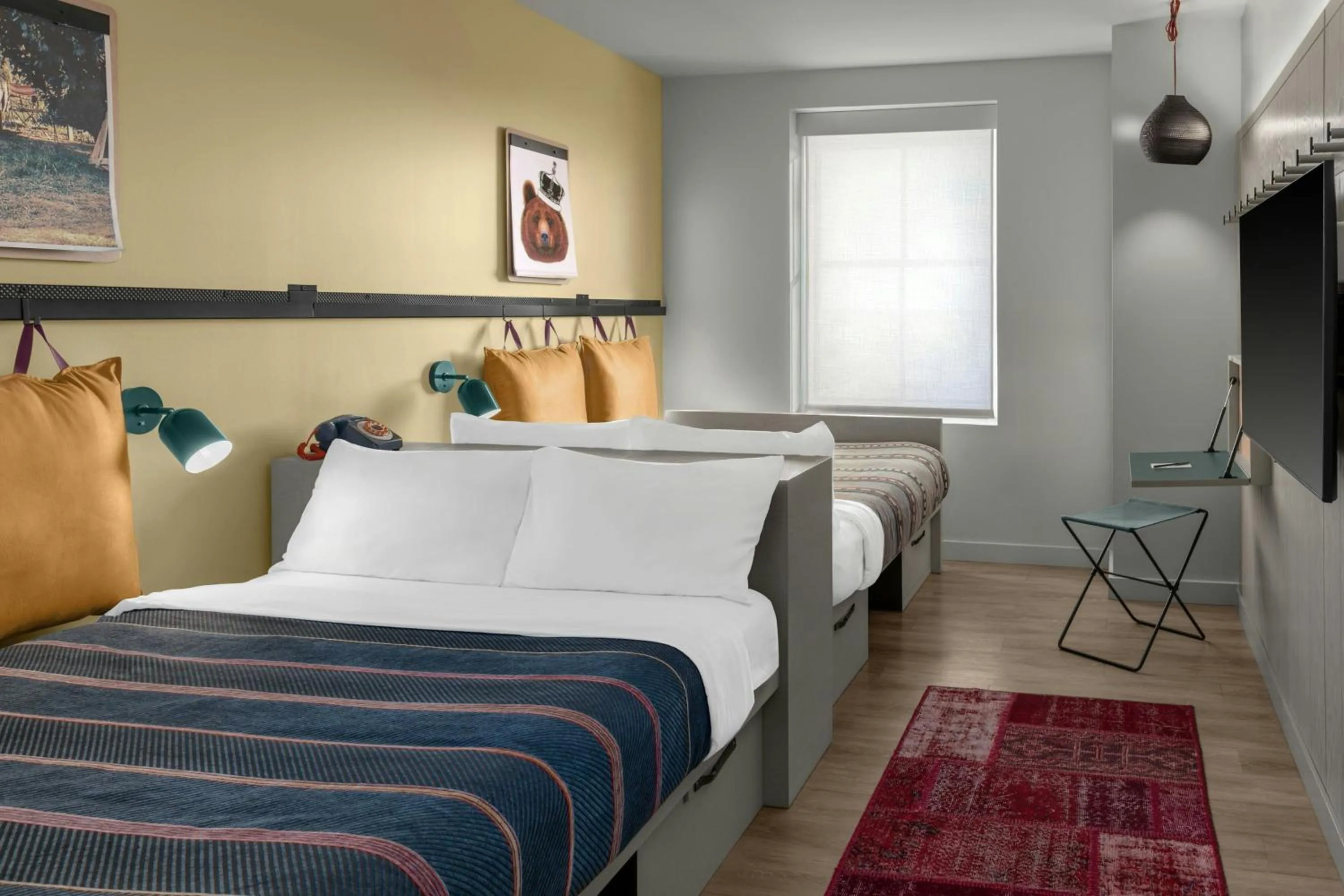 Photo of the whole room, Bed in Moxy Springfield Downtown