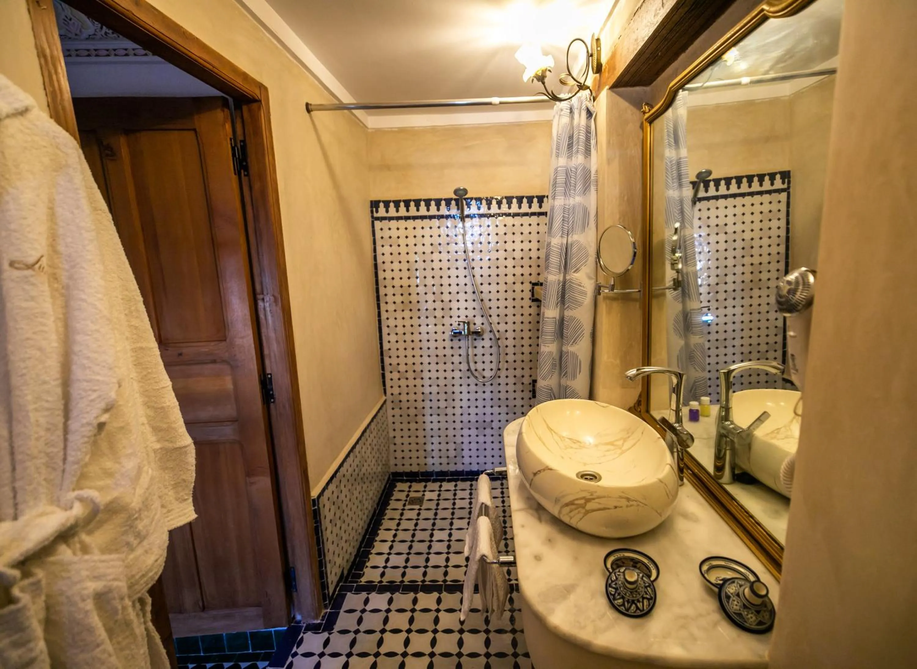 Shower in Riad Jamal