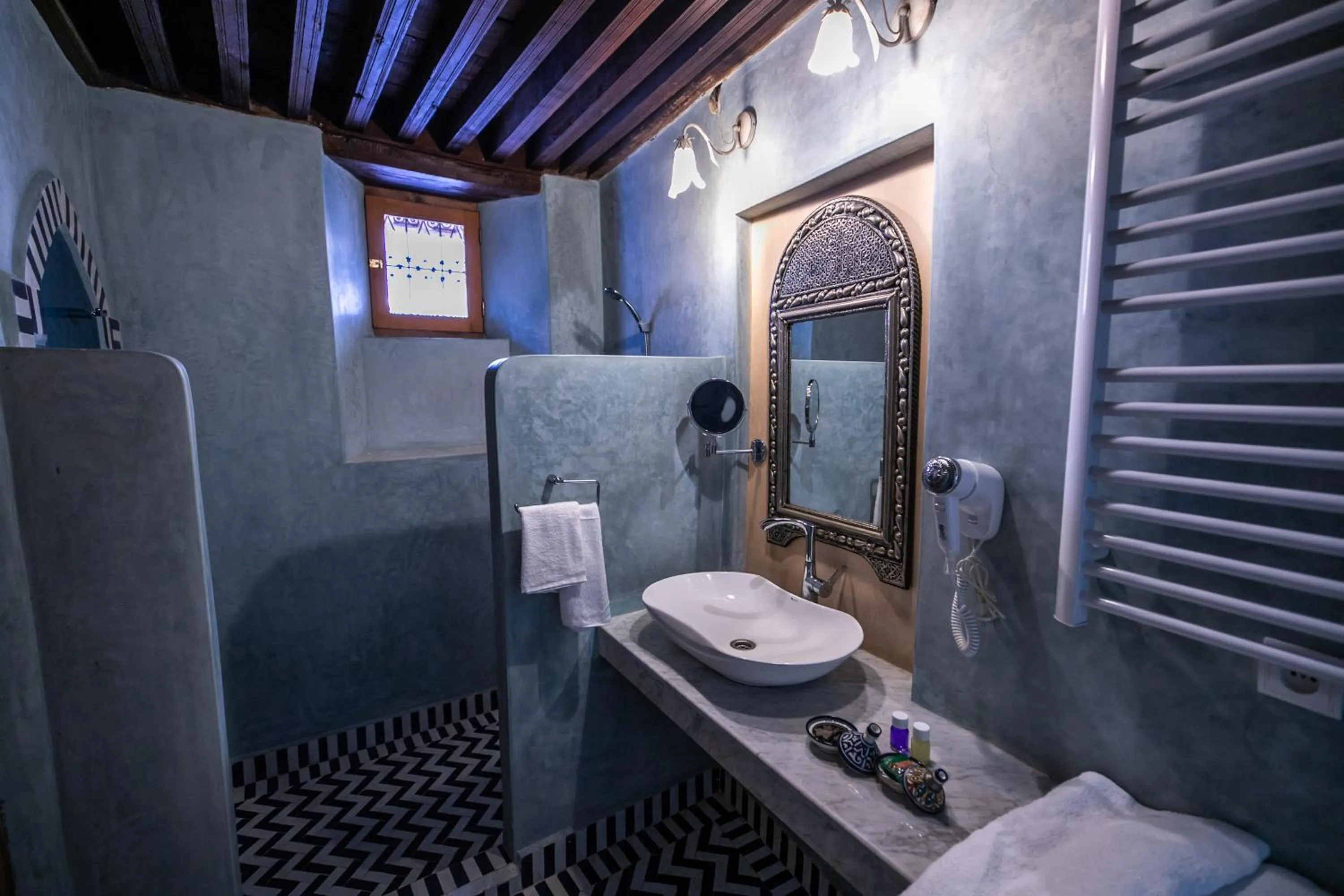 Shower in Riad Jamal