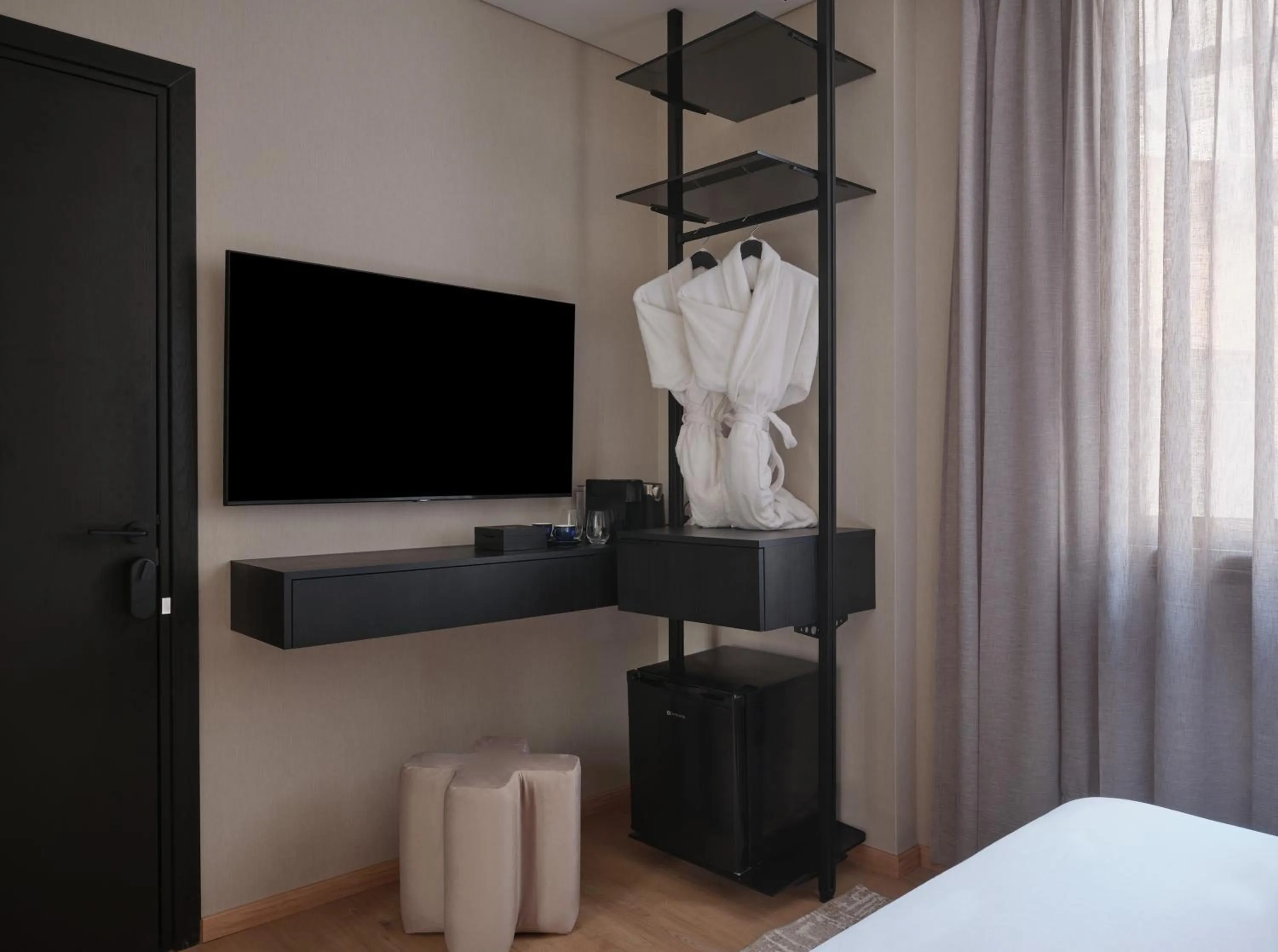 TV and multimedia, Bed in Nur Outline Aparthotel