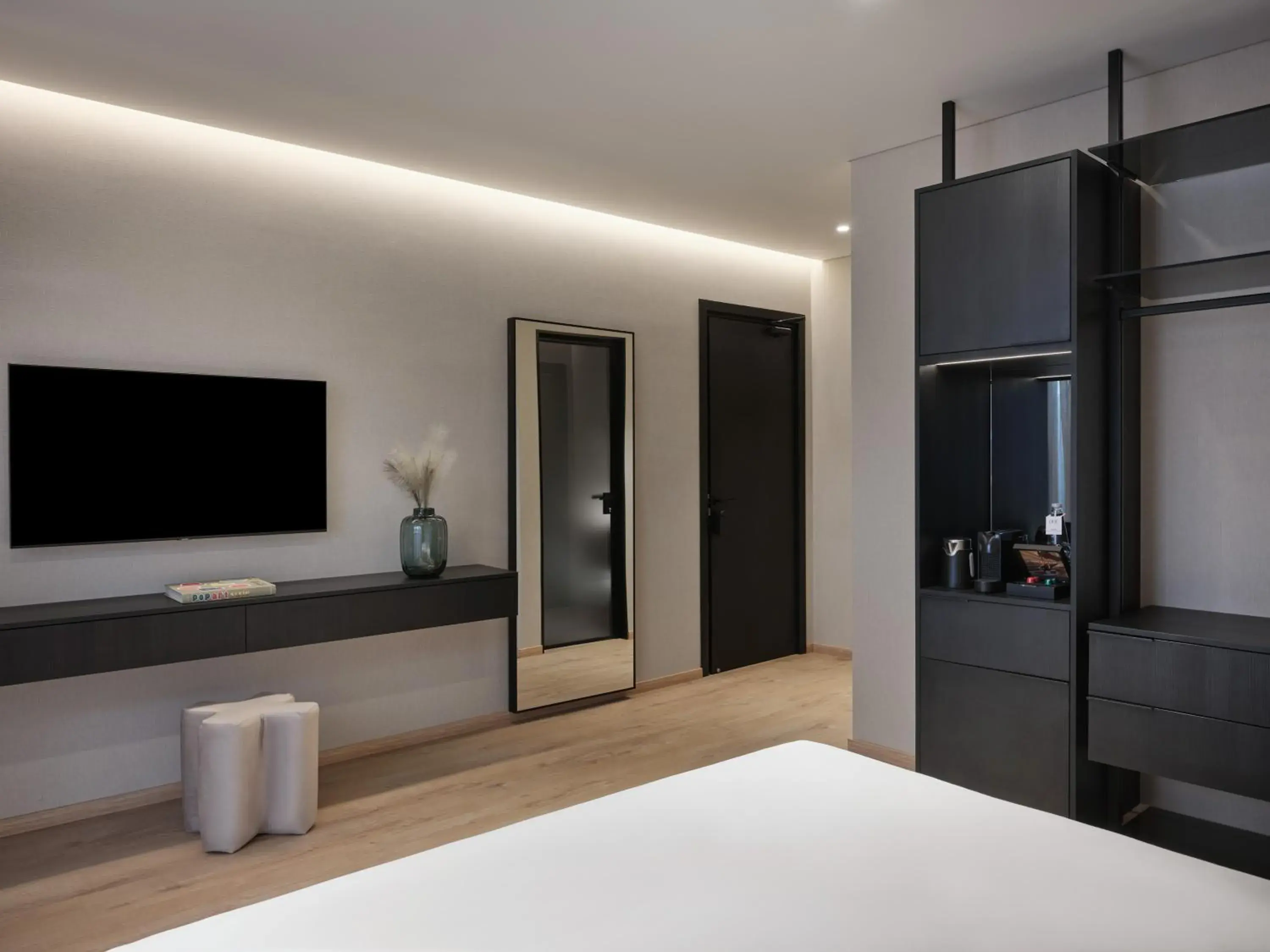 TV and multimedia, Bed in Nur Outline Aparthotel TV and multimedia, Bed in Nur Outline Aparthotel