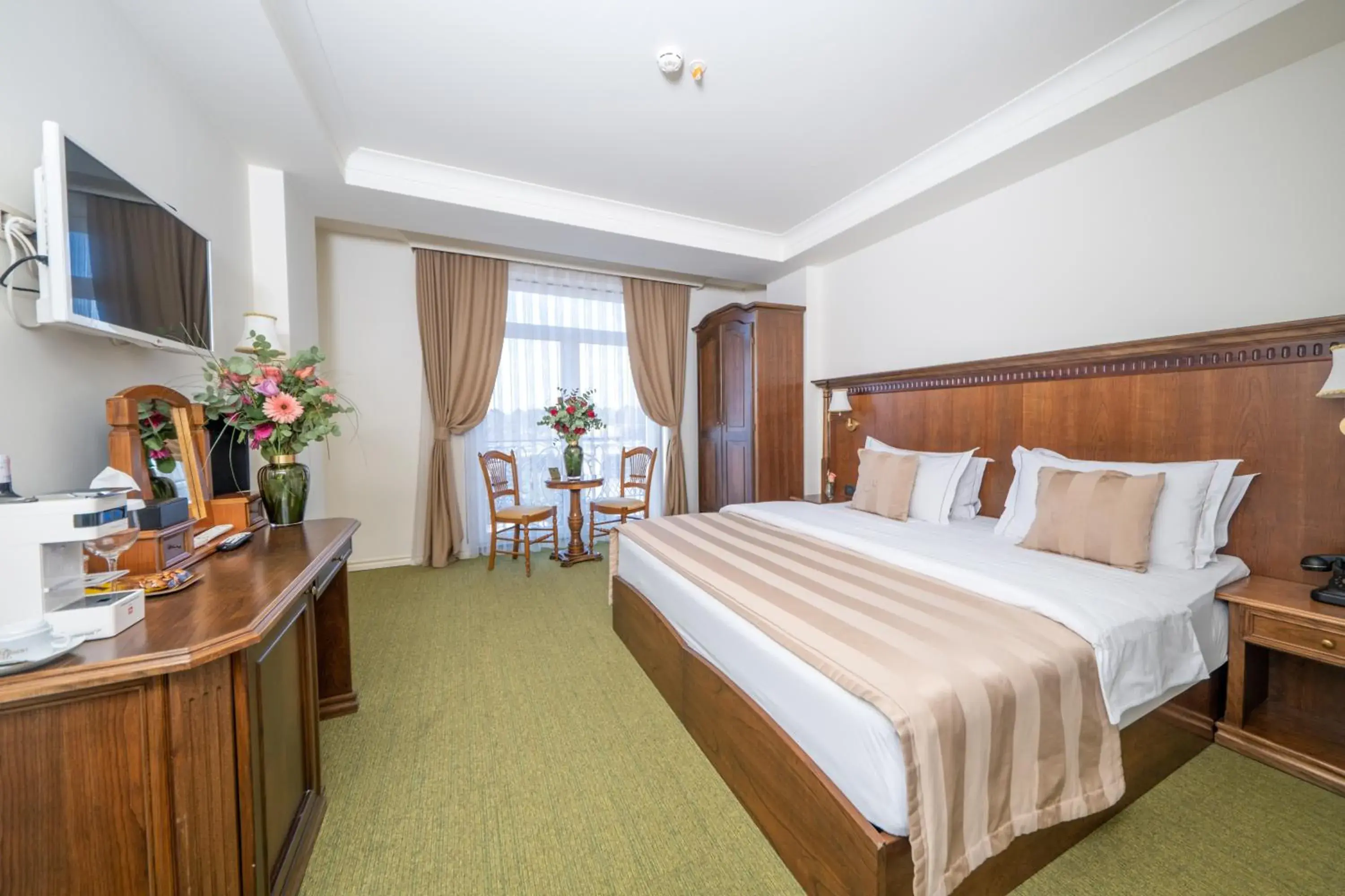 TV and multimedia, Bed in Hotel Garden TV and multimedia, Bed in Hotel Garden