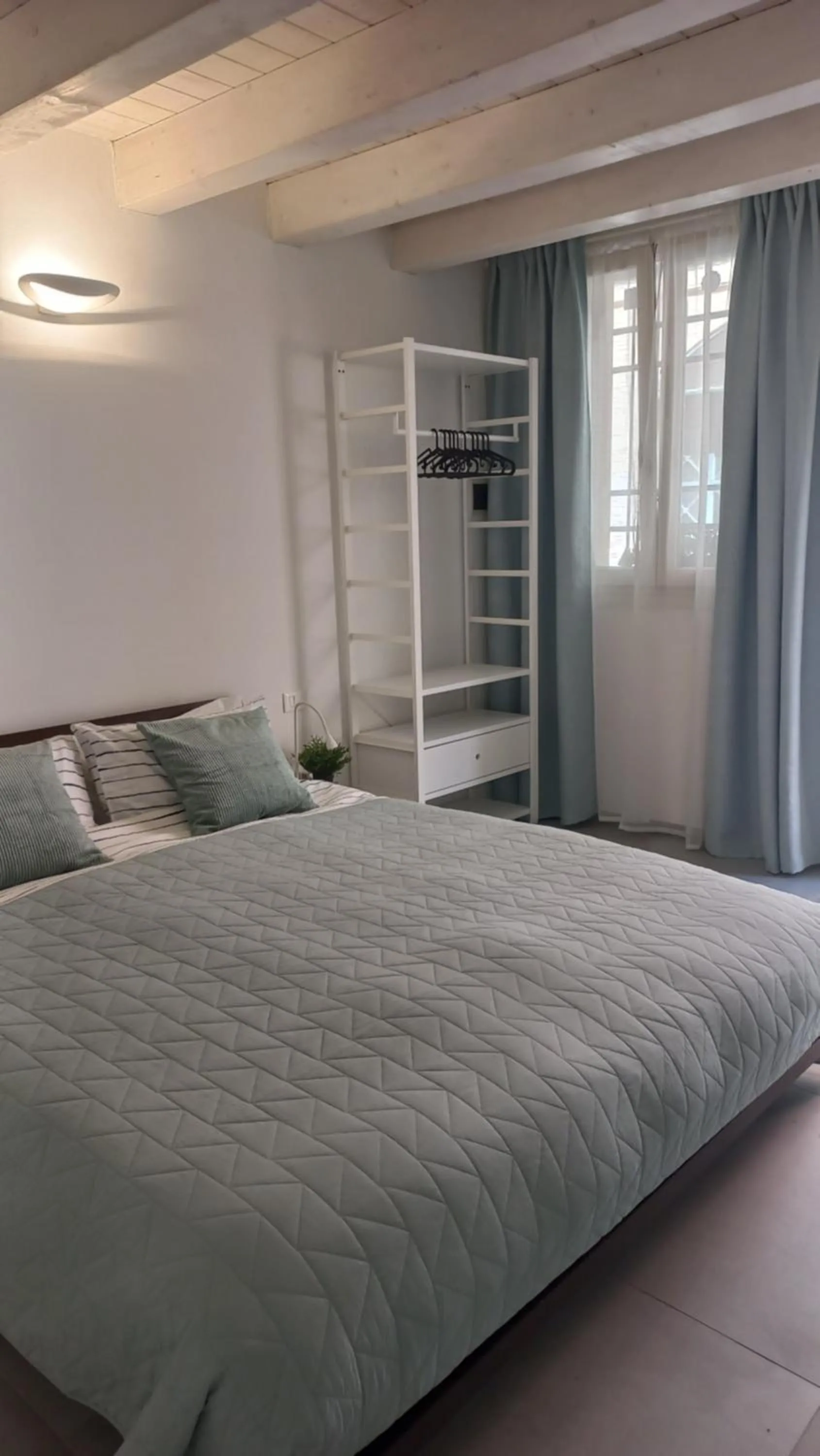 Room 28