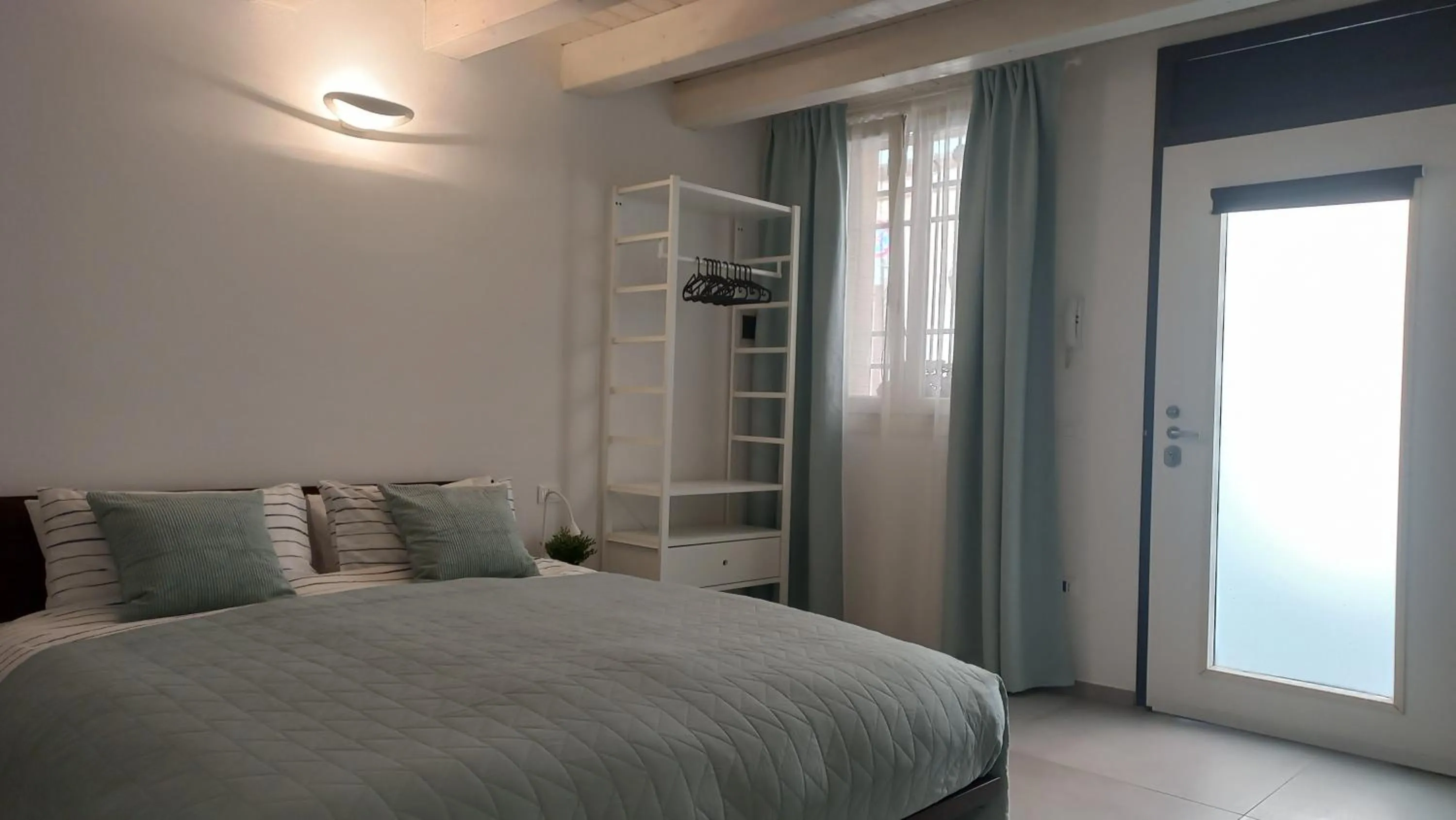 Room 28