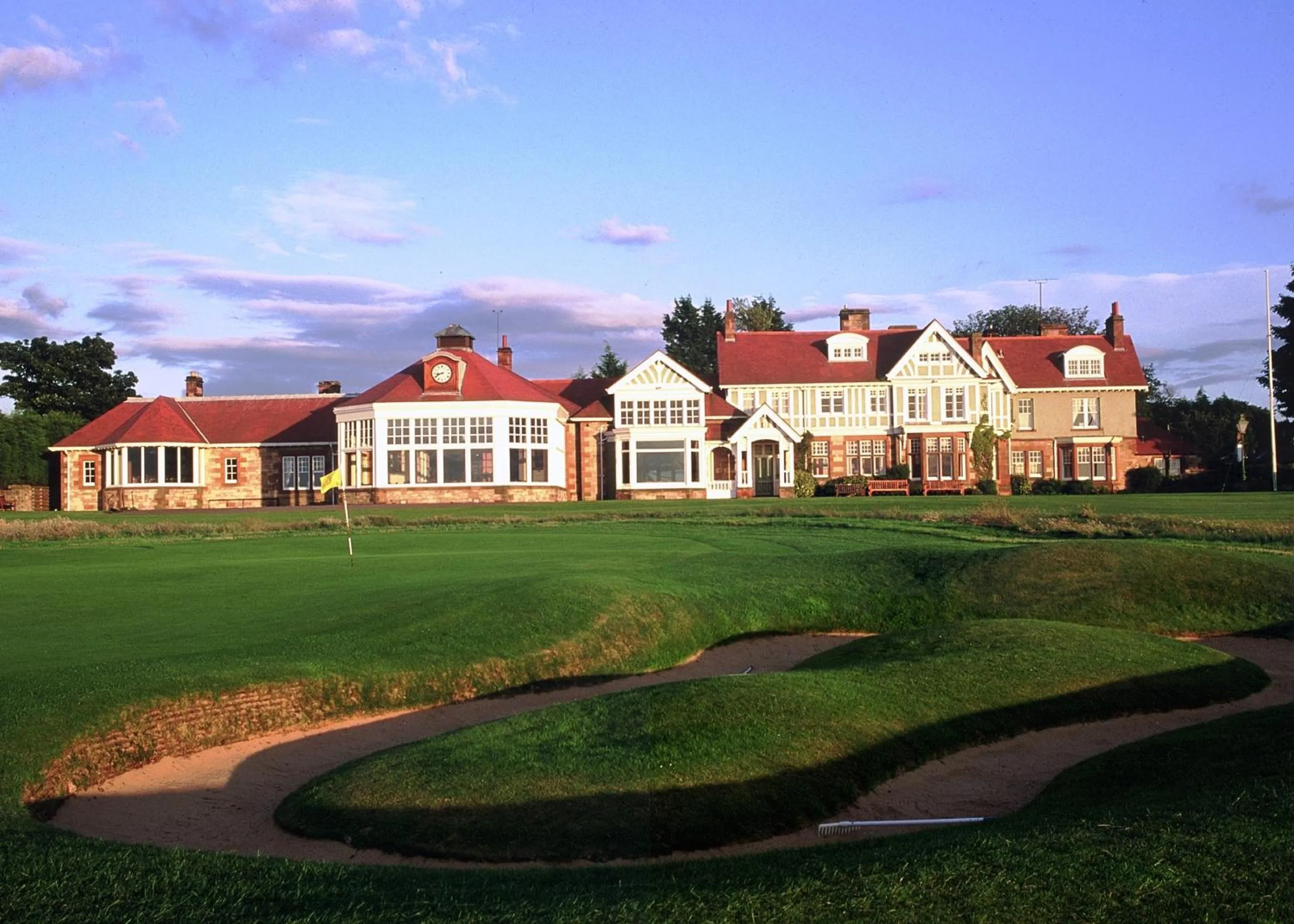 Golfcourse, Property Building in Duck's Inn