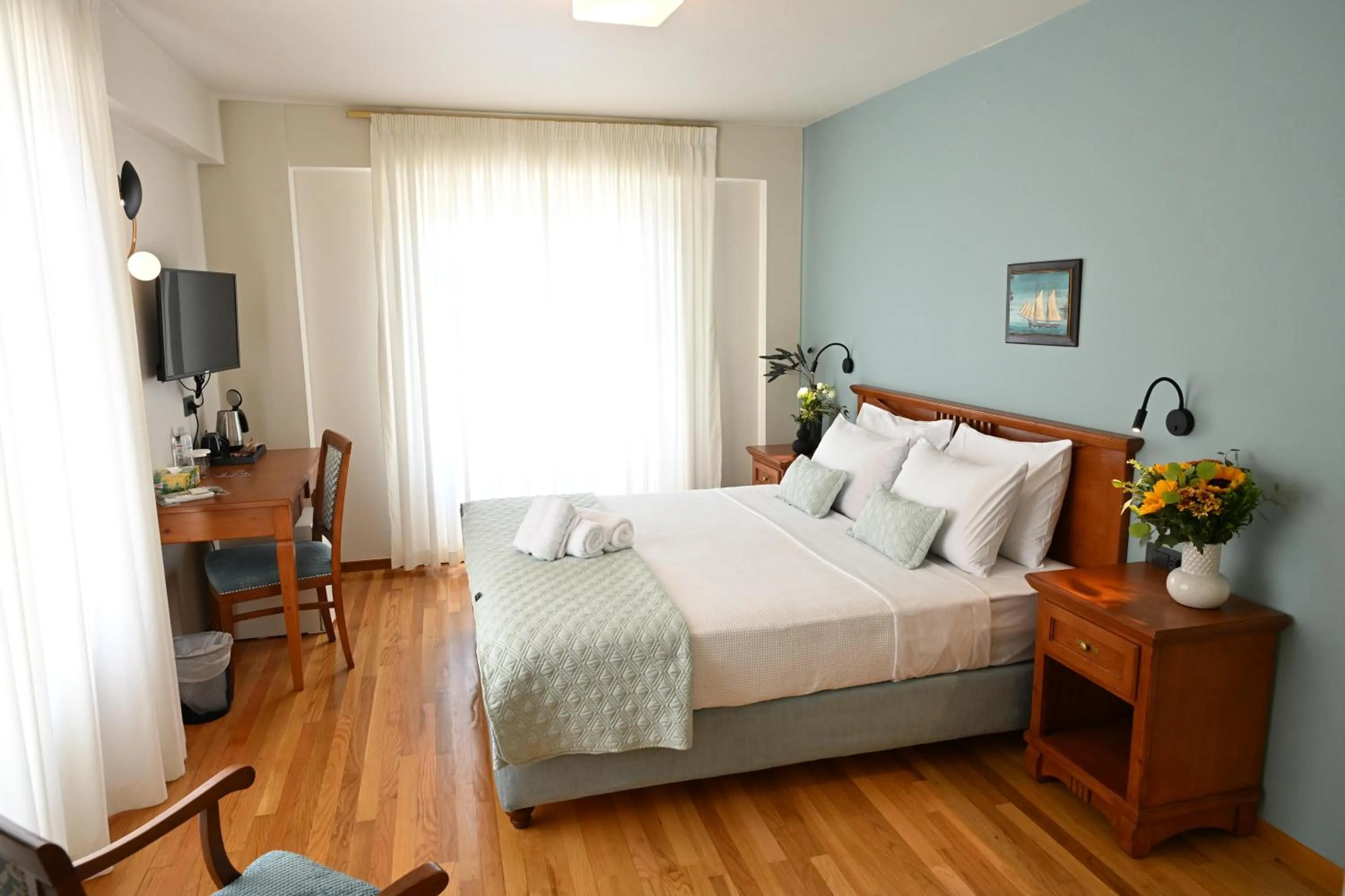 Photo of the whole room, Bed in Porto Nafplio