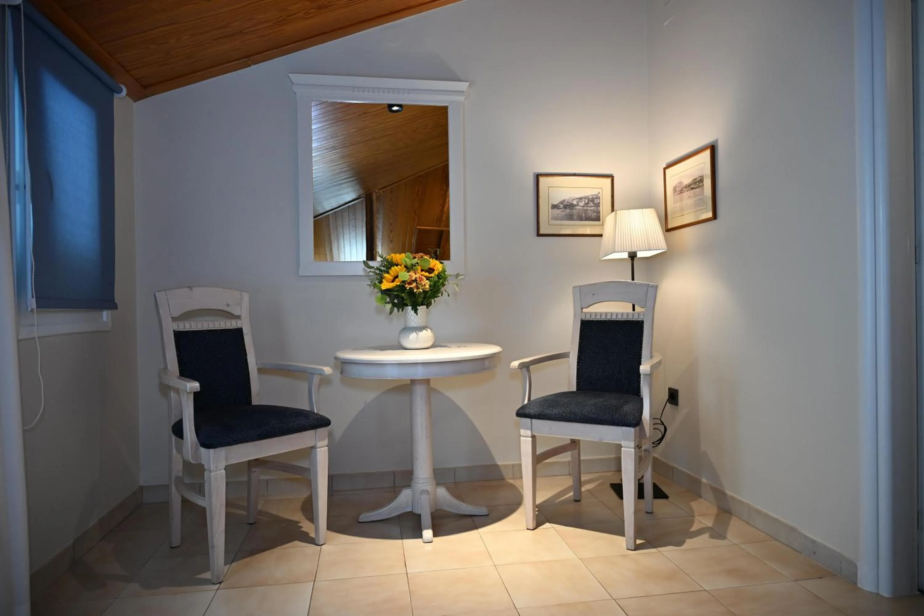 Photo of the whole room in Porto Nafplio