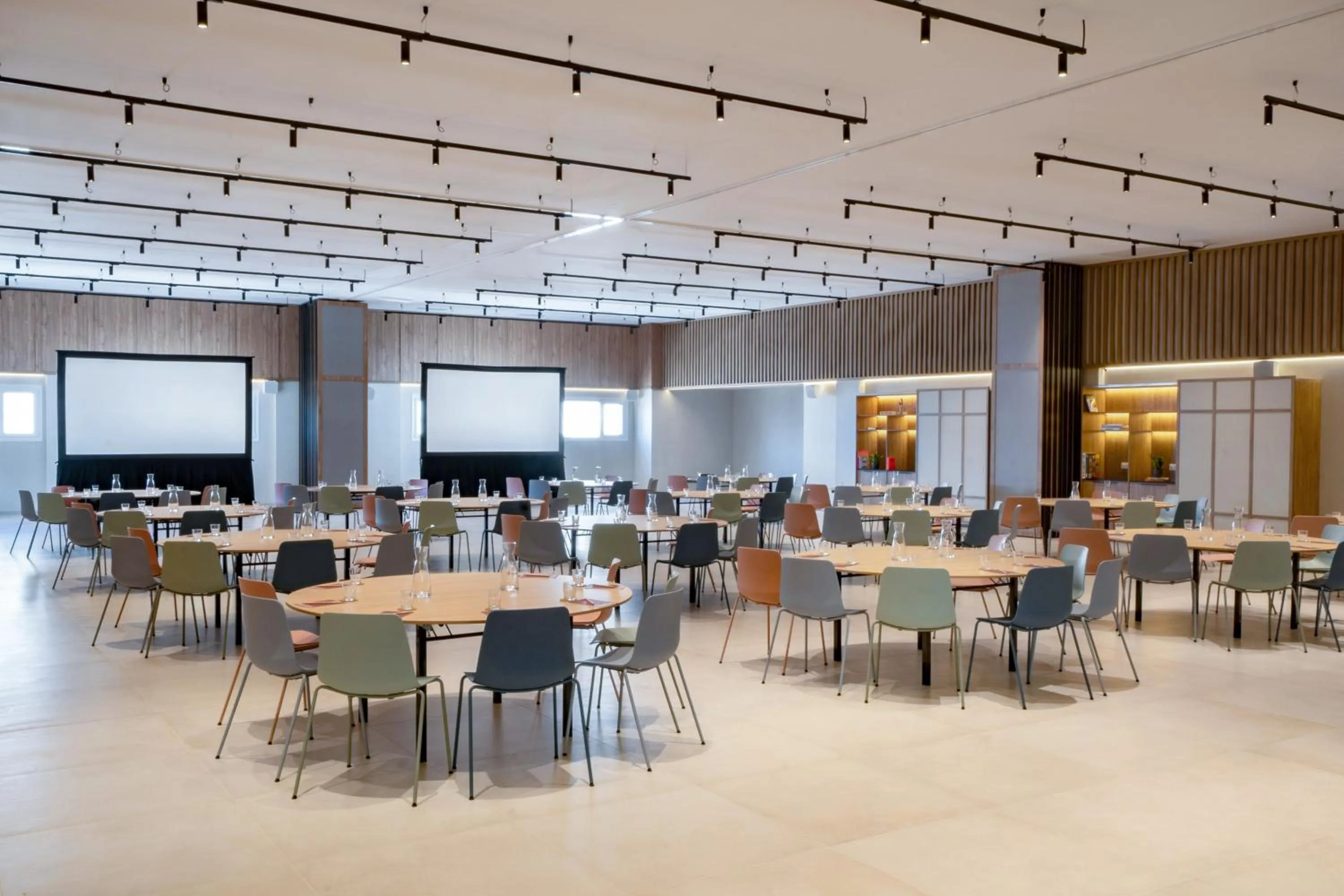 Meeting/conference room in INNSiDE by Meliá Madrid Valdebebas