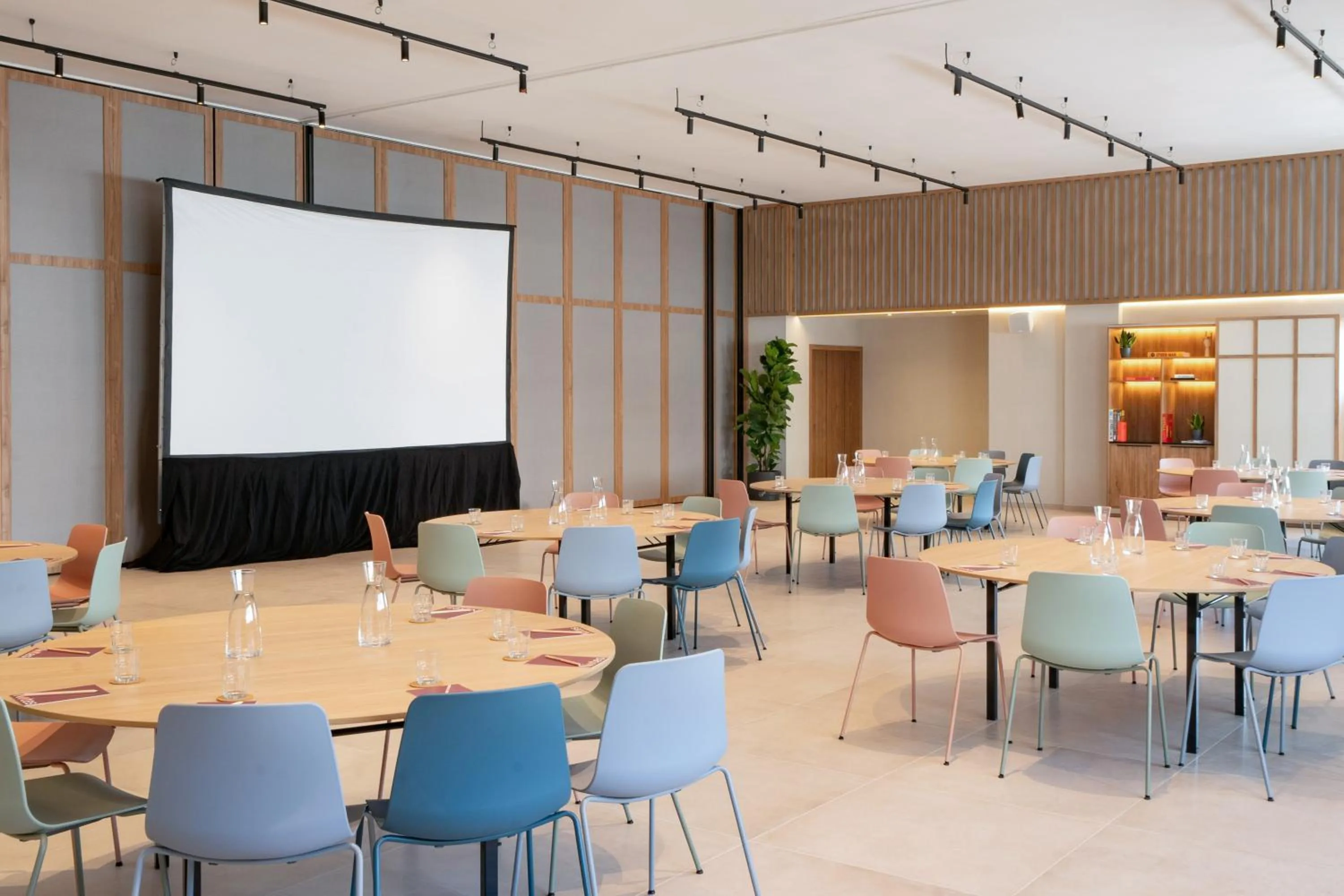 Meeting/conference room in INNSiDE by Meliá Madrid Valdebebas