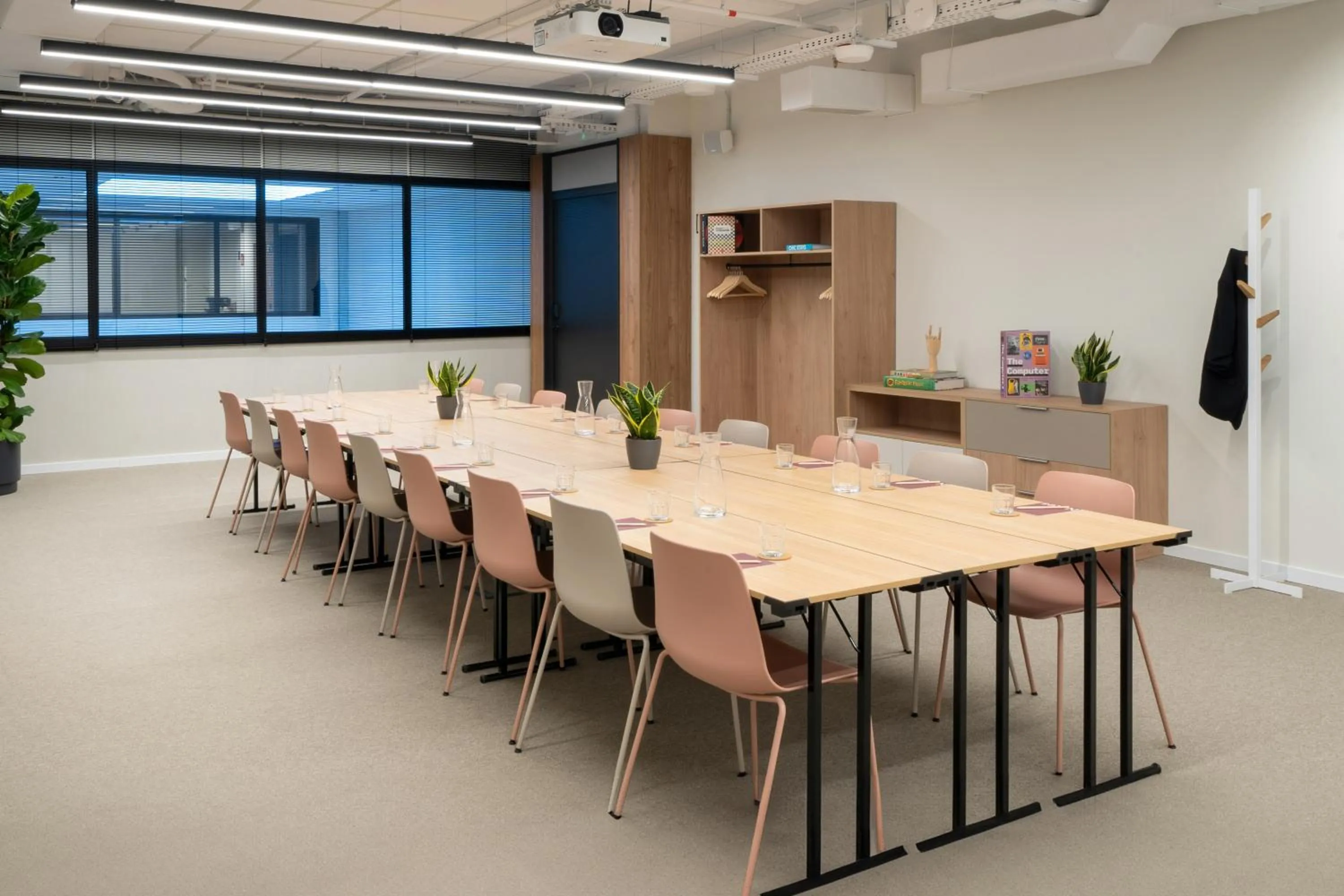 Meeting/conference room in INNSiDE by Meliá Madrid Valdebebas