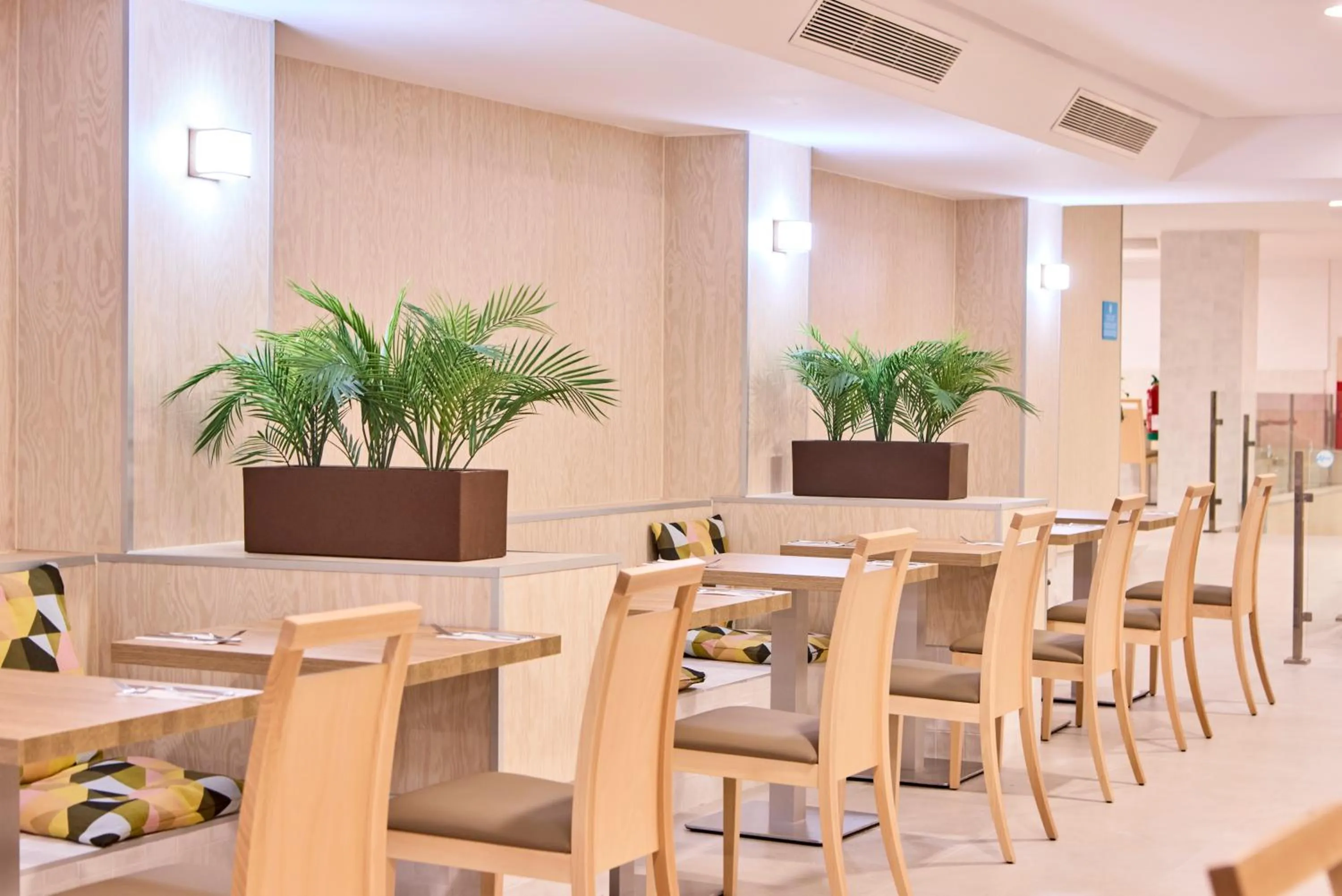 Restaurant/places to eat in AHOI! Urban Beach