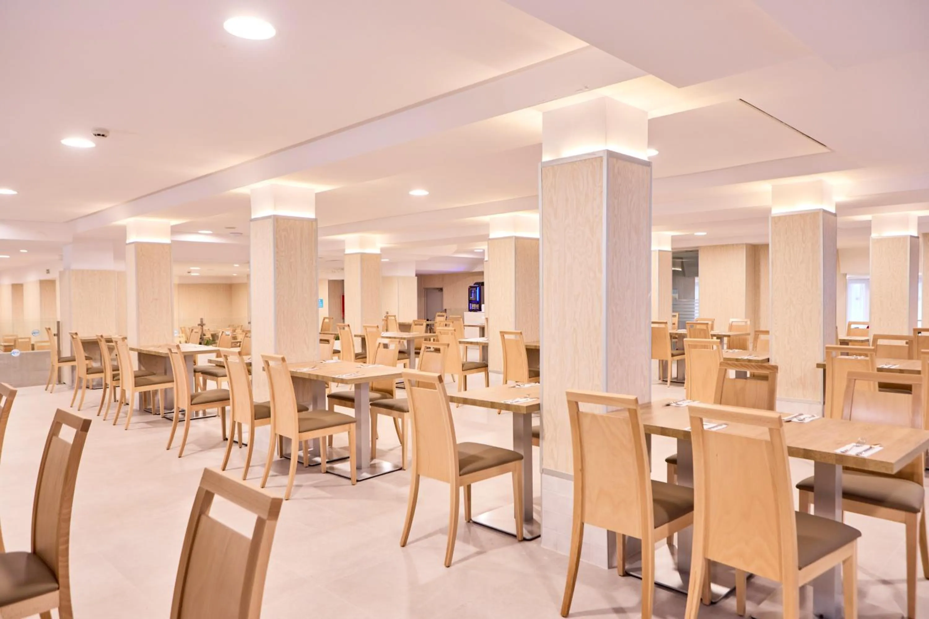 Restaurant/places to eat in AHOI! Urban Beach