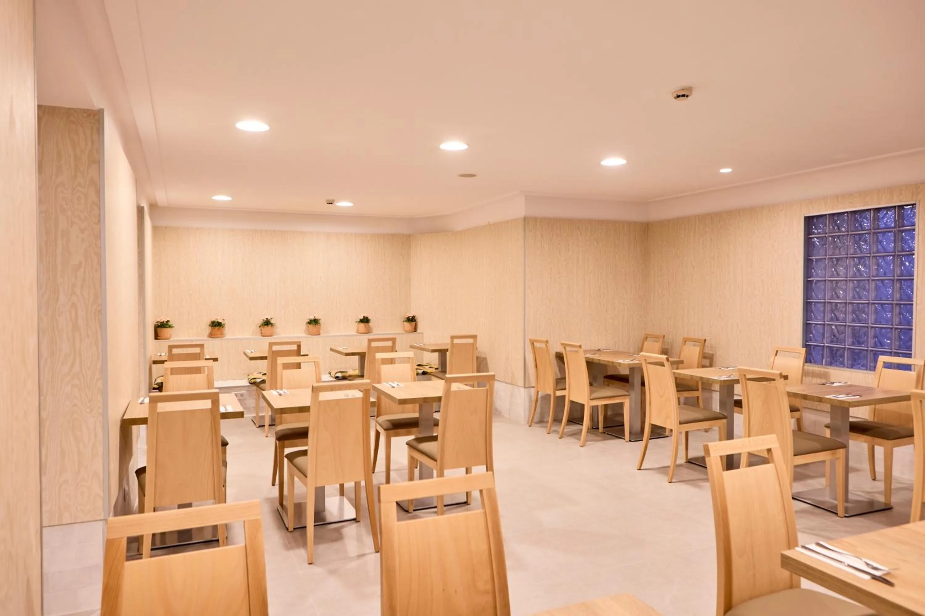 Restaurant/places to eat in AHOI! Urban Beach