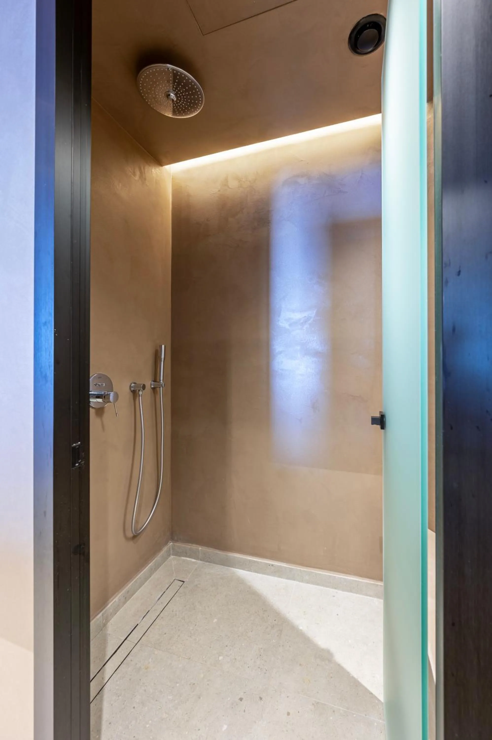 Shower in TERRATORRE