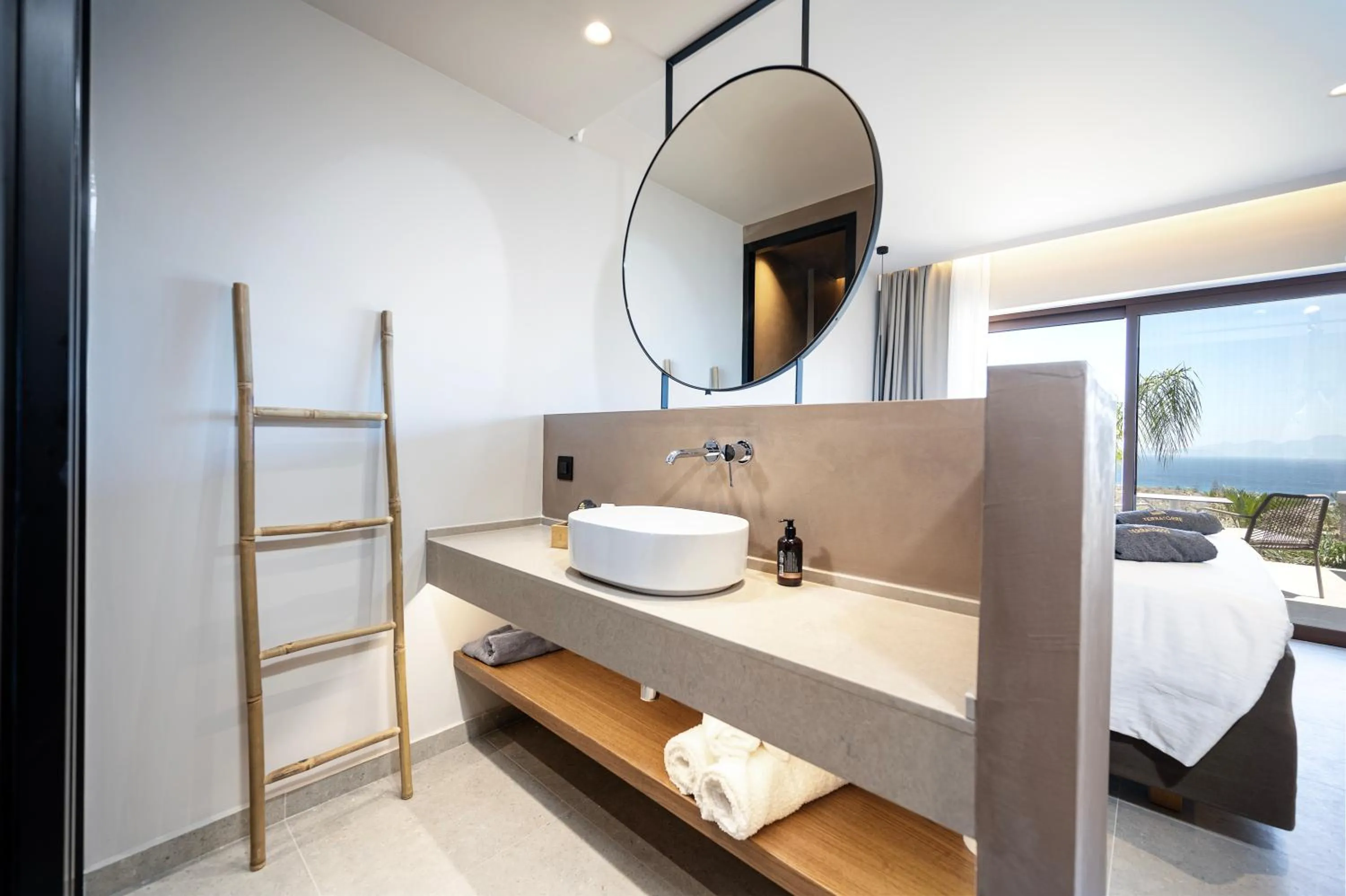 Bathroom, Bed in TERRATORRE
