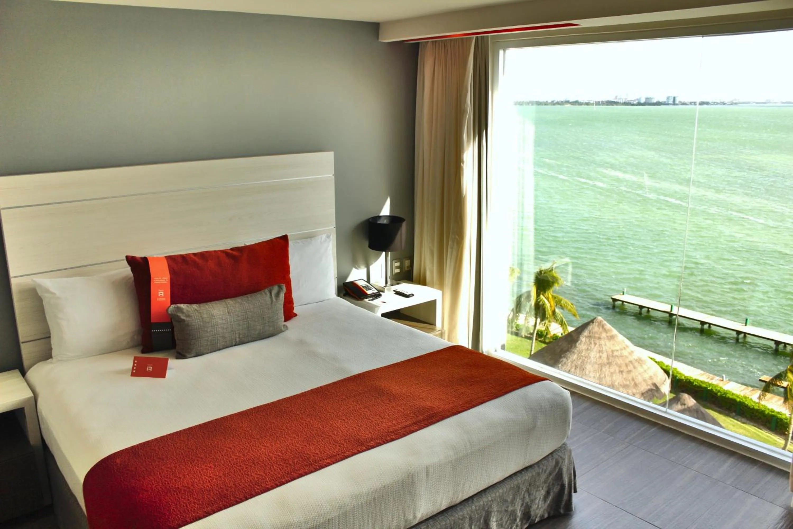 Property building in Real Inn Cancún