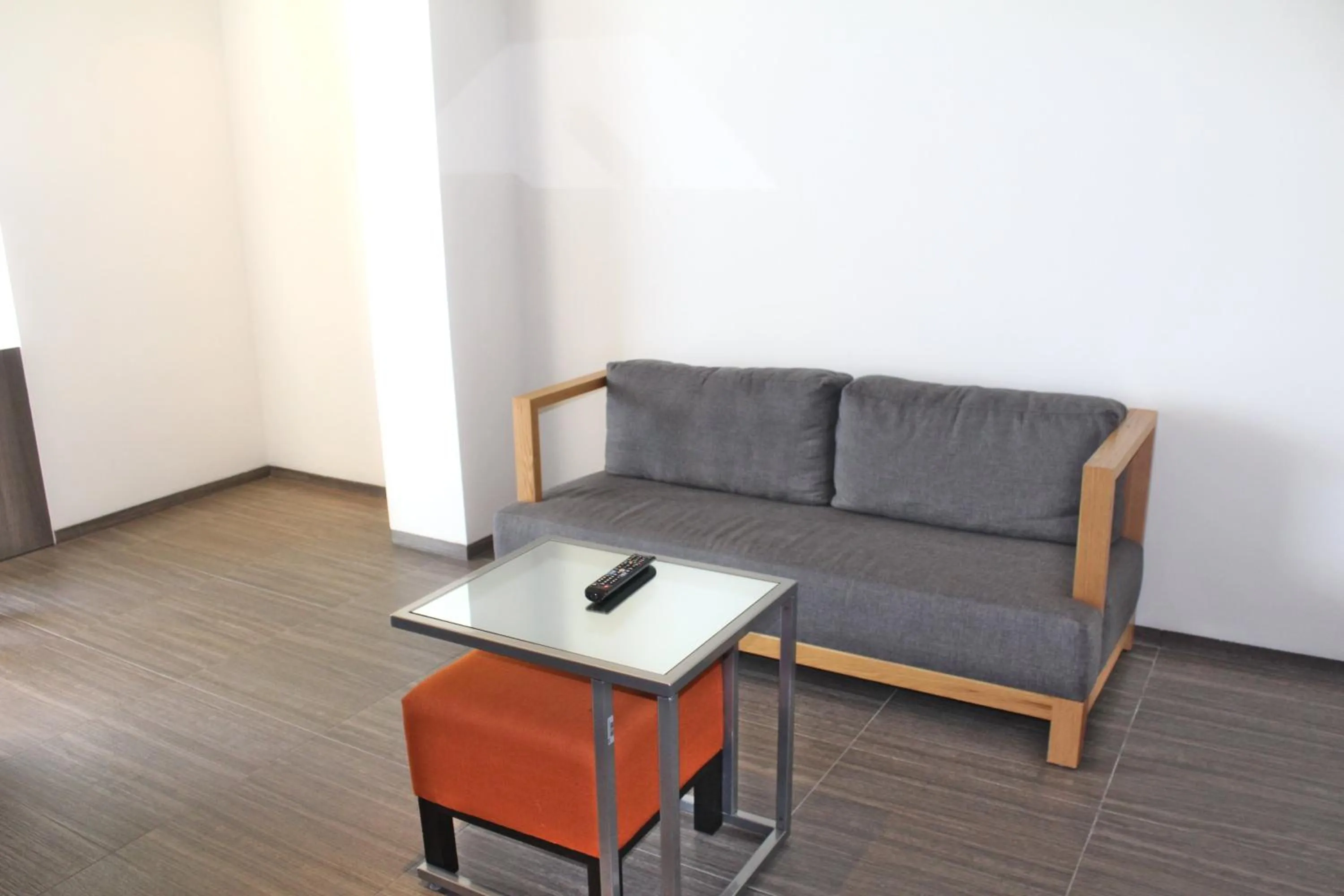 Photo of the whole room in Real Inn Cancún