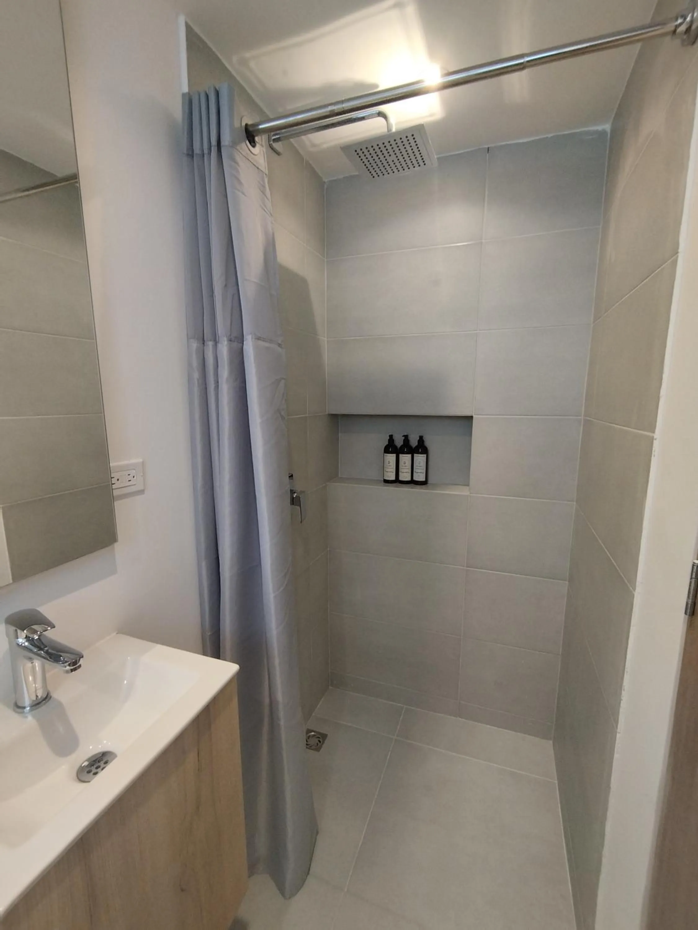 Shower in Eurolan 72