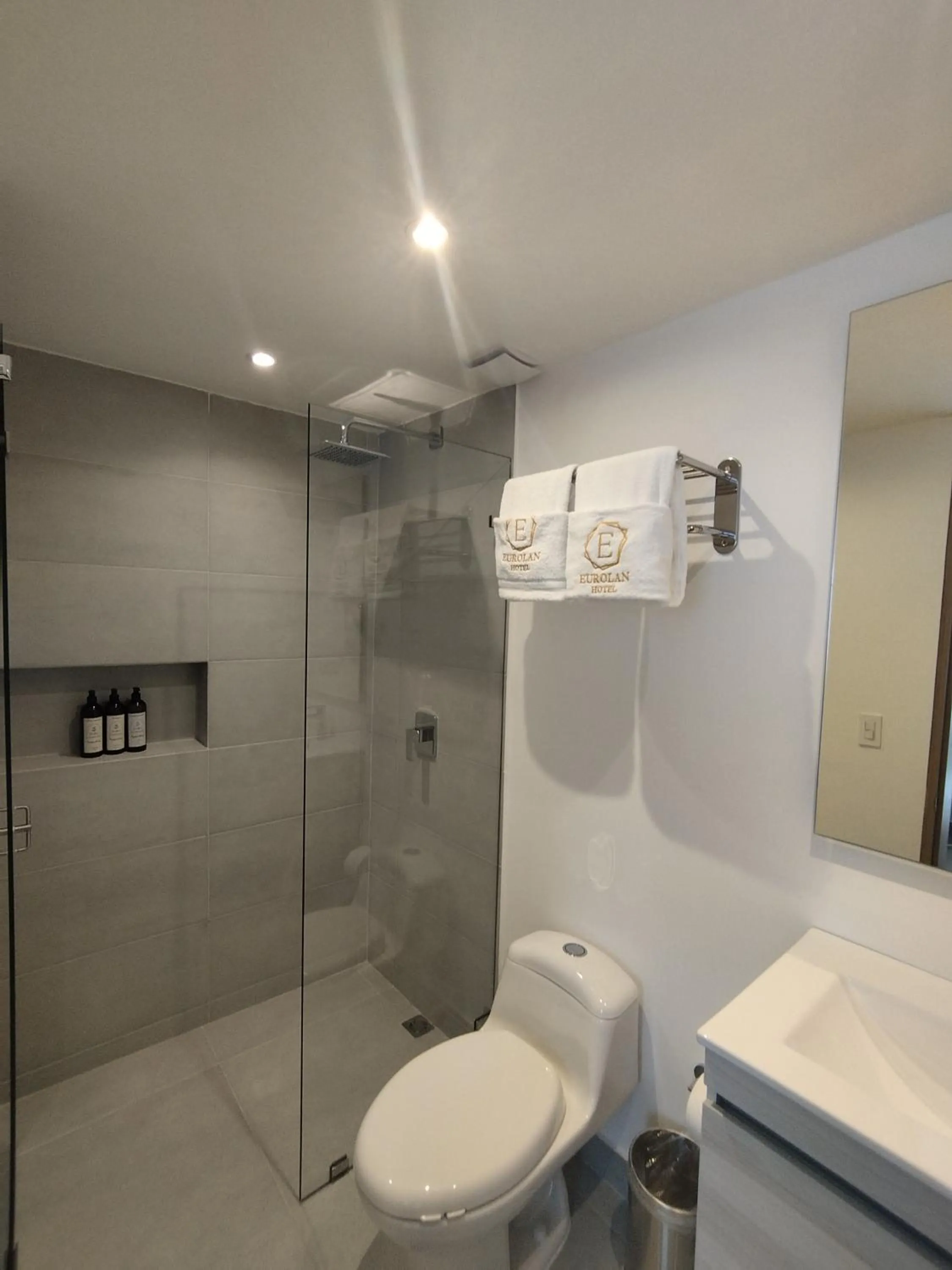 Bathroom in Eurolan 72