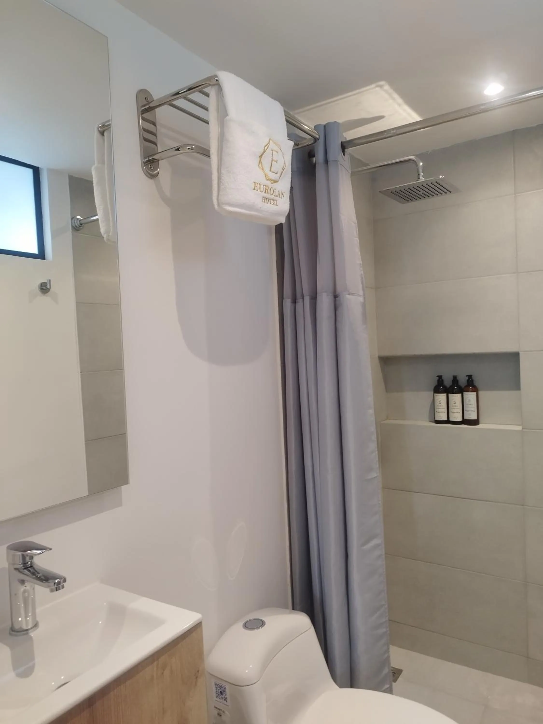 Shower in Eurolan 72