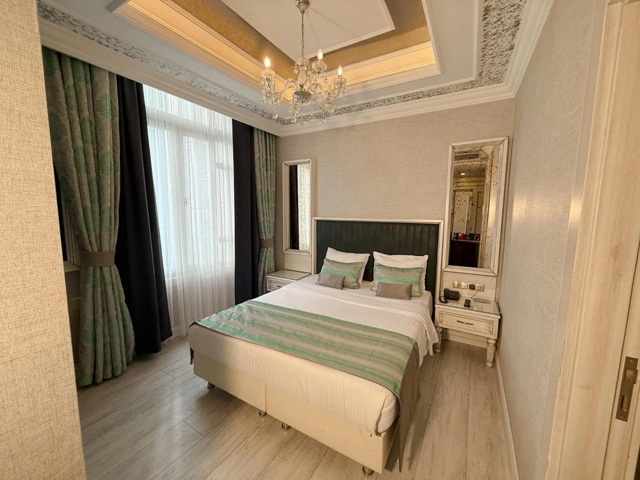 Photo of the whole room, Bed in Manesol Old City Bosphorus