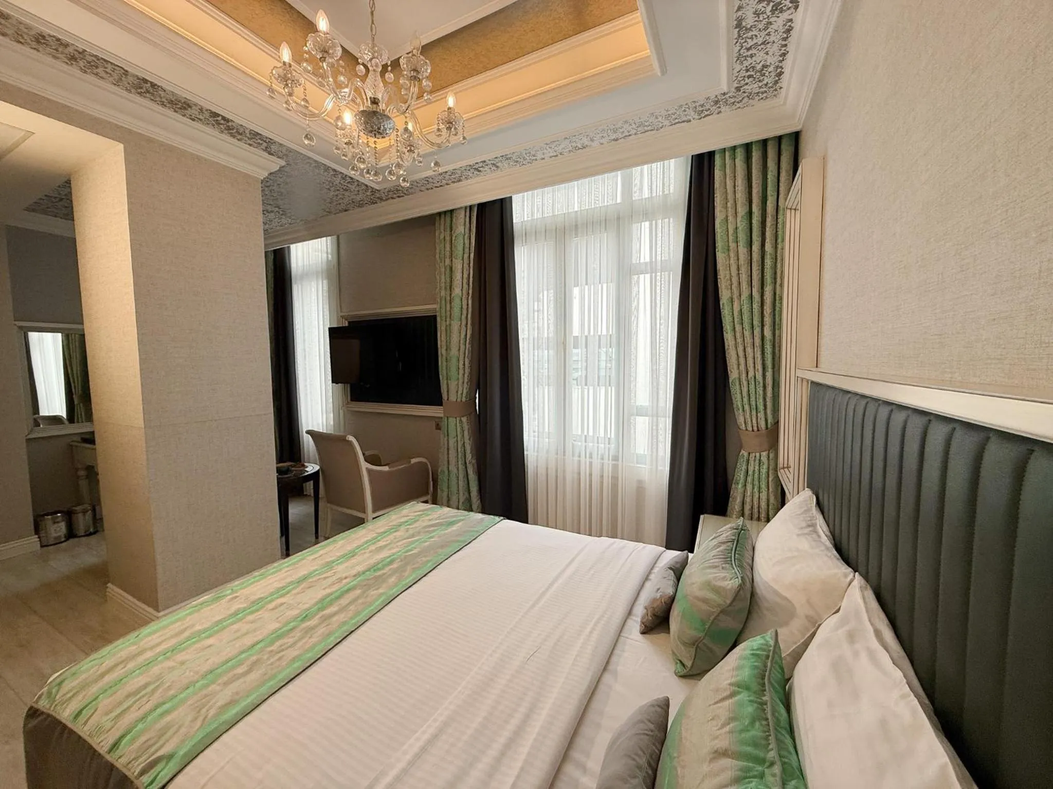 Photo of the whole room, Bed in Manesol Old City Bosphorus