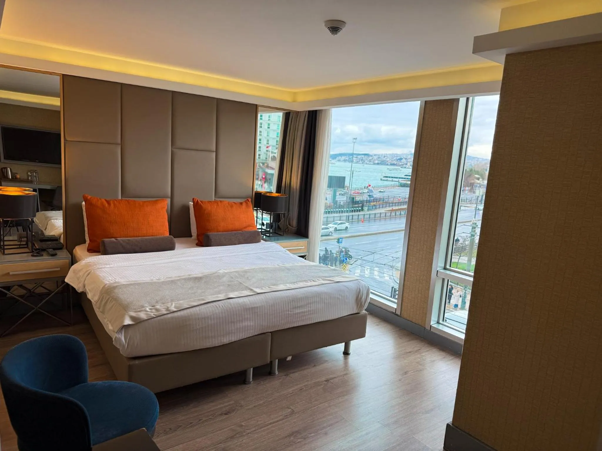 Photo of the whole room, Bed in Manesol Old City Bosphorus