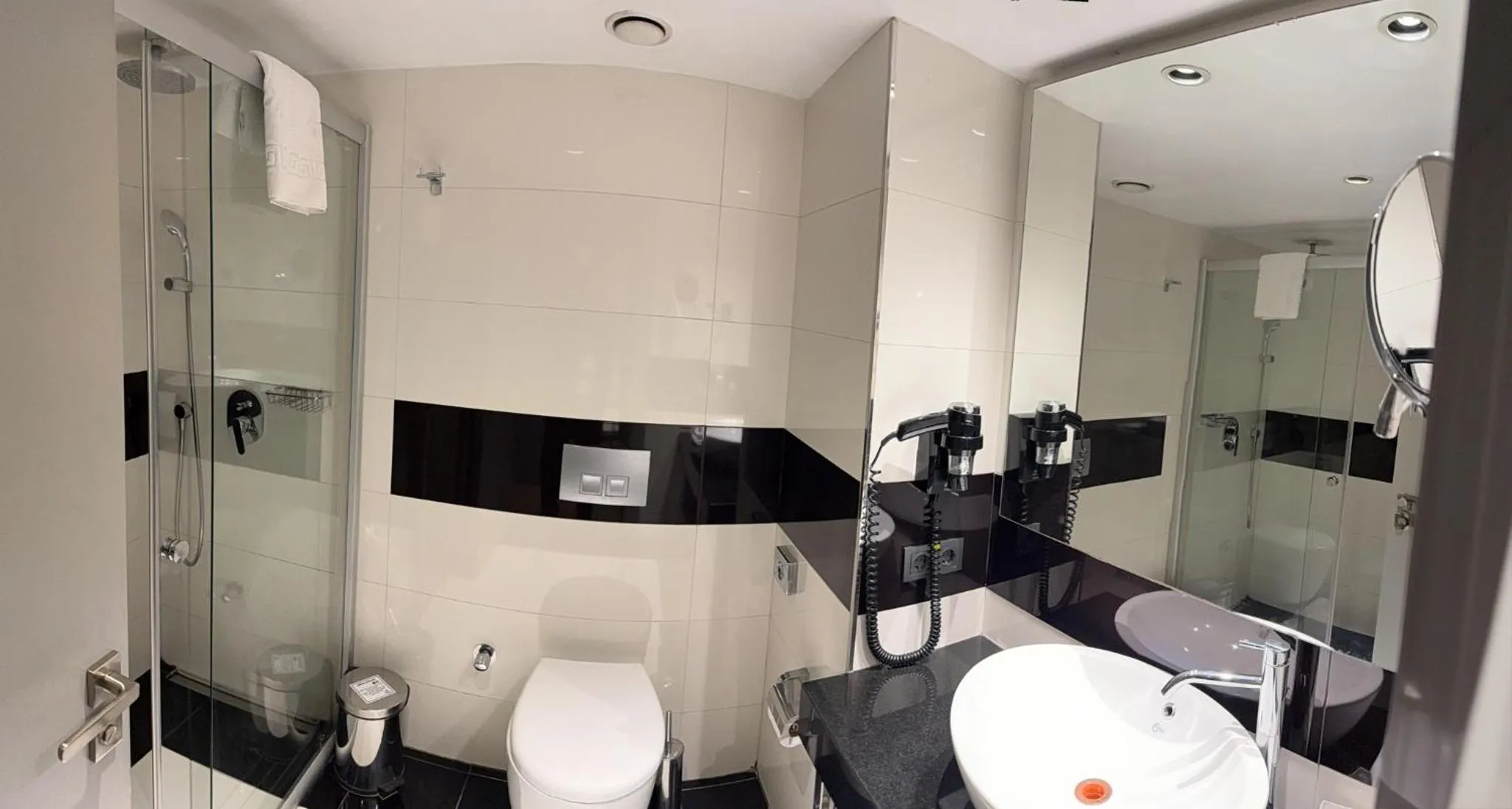 Shower in Manesol Old City Bosphorus