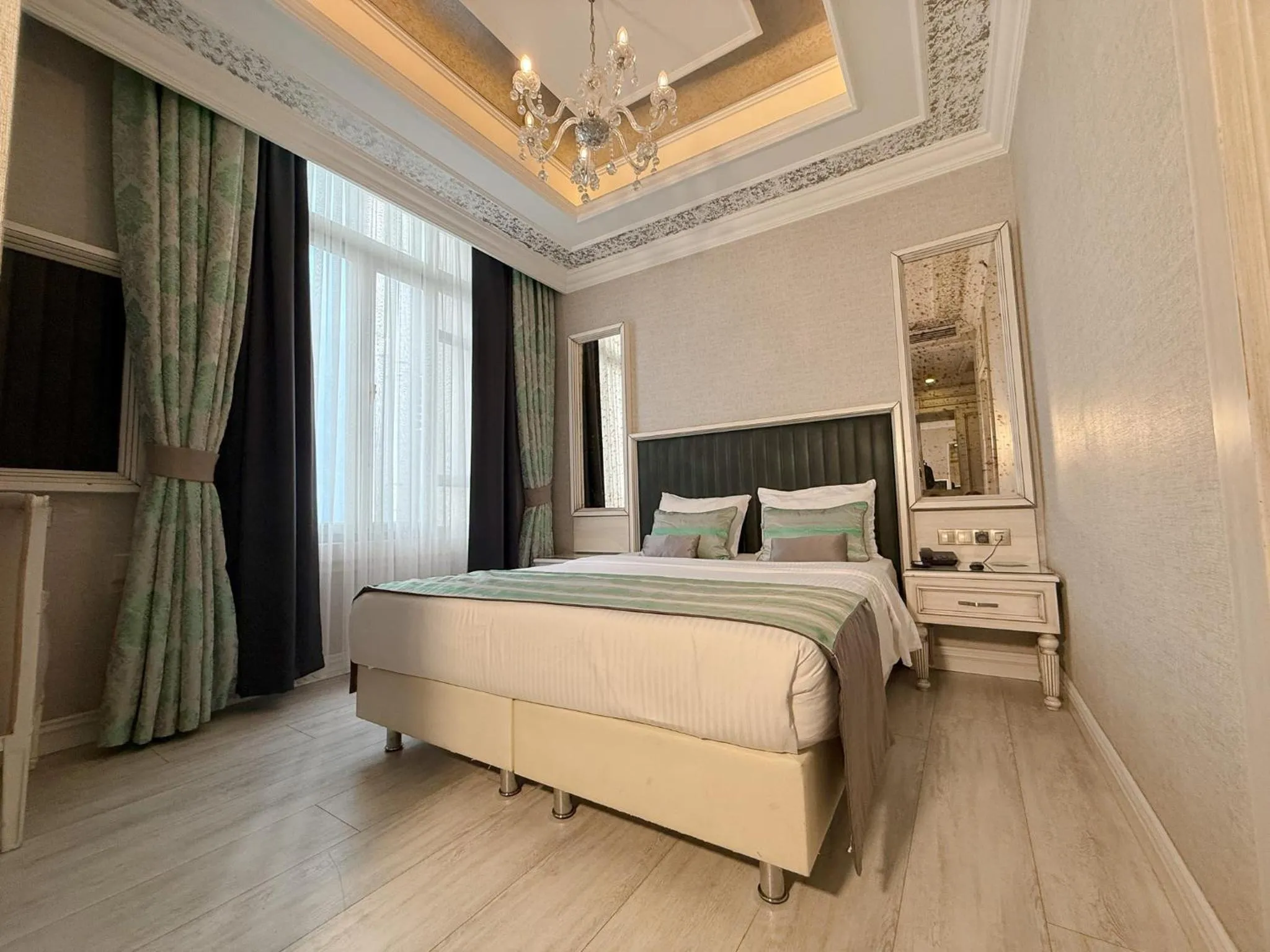 Photo of the whole room, Bed in Manesol Old City Bosphorus