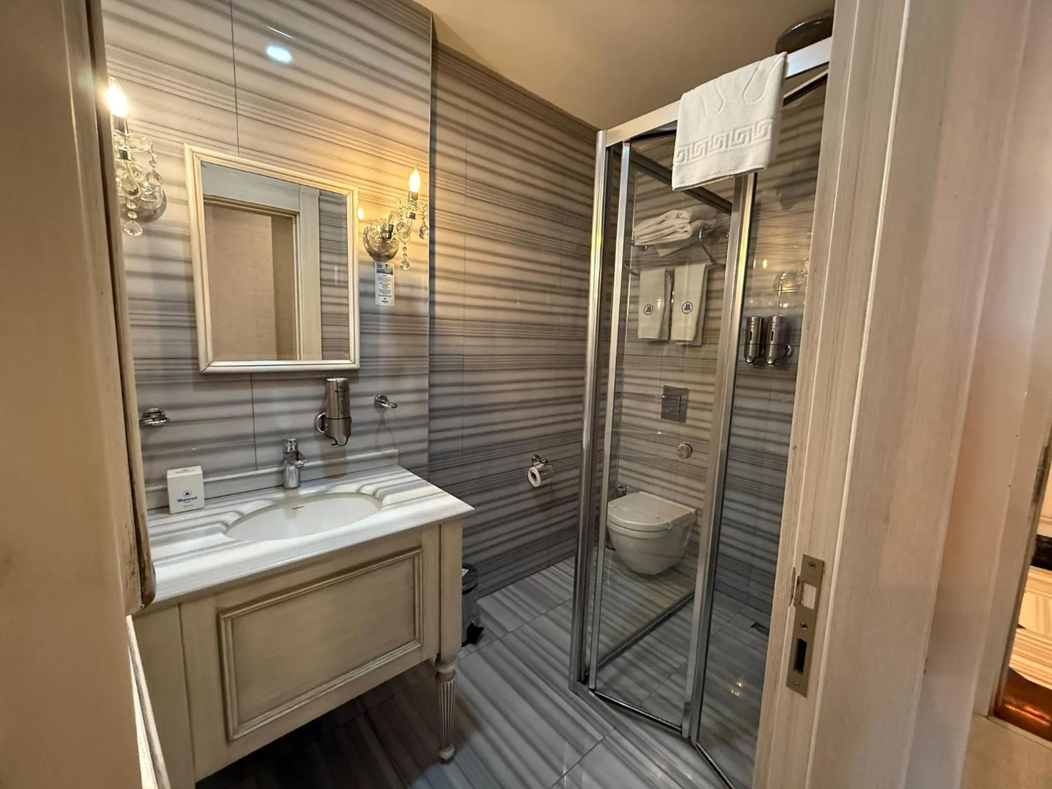 Shower in Manesol Old City Bosphorus