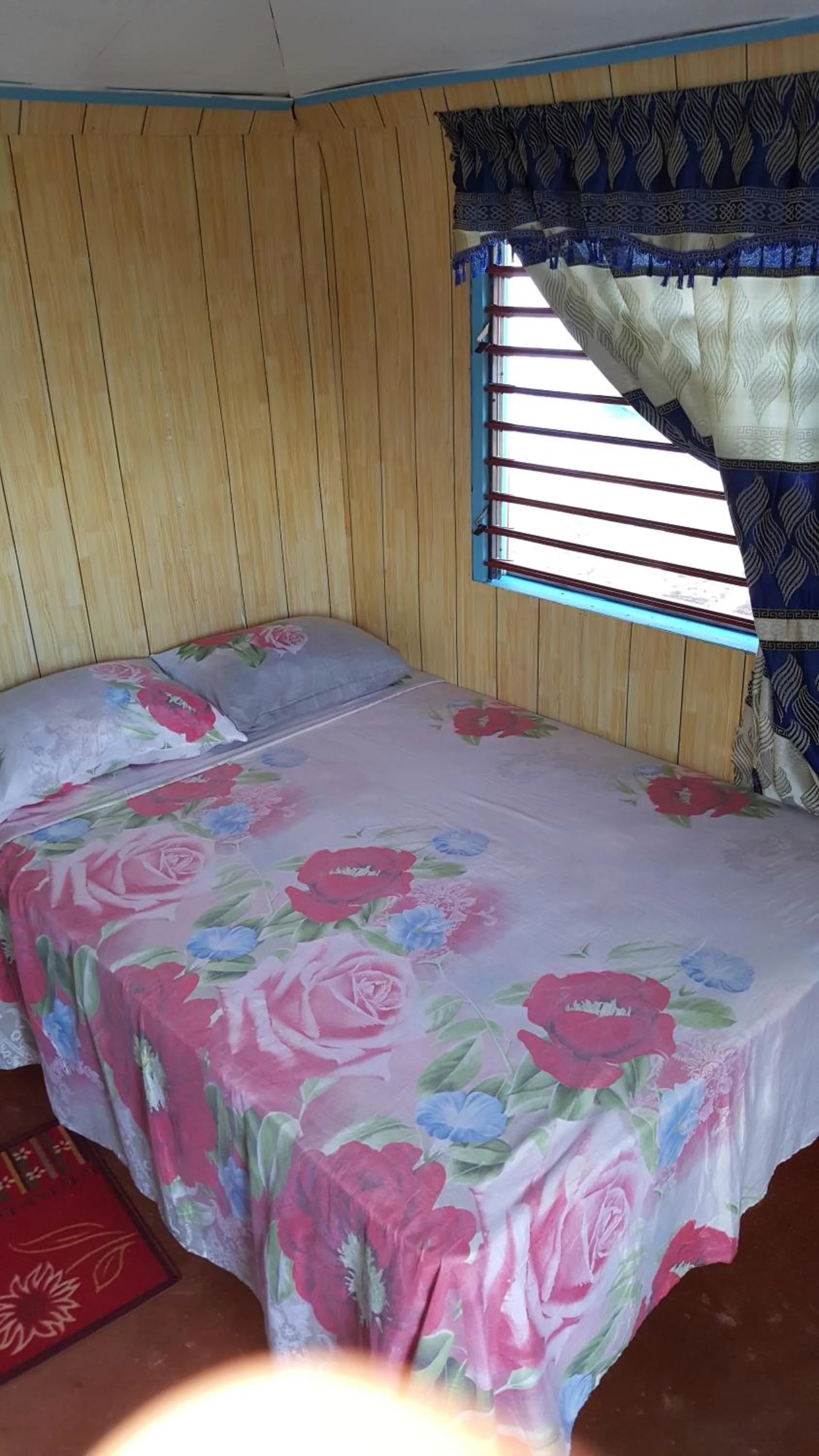 Bed in Waikiki Guest House