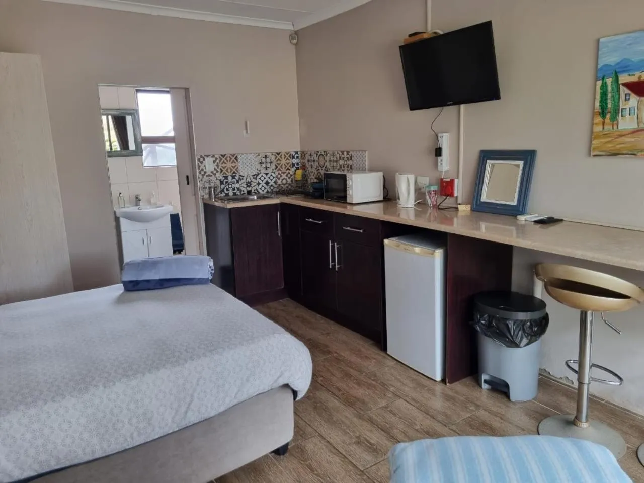 Kitchen or kitchenette, Bed in Cove View B&B