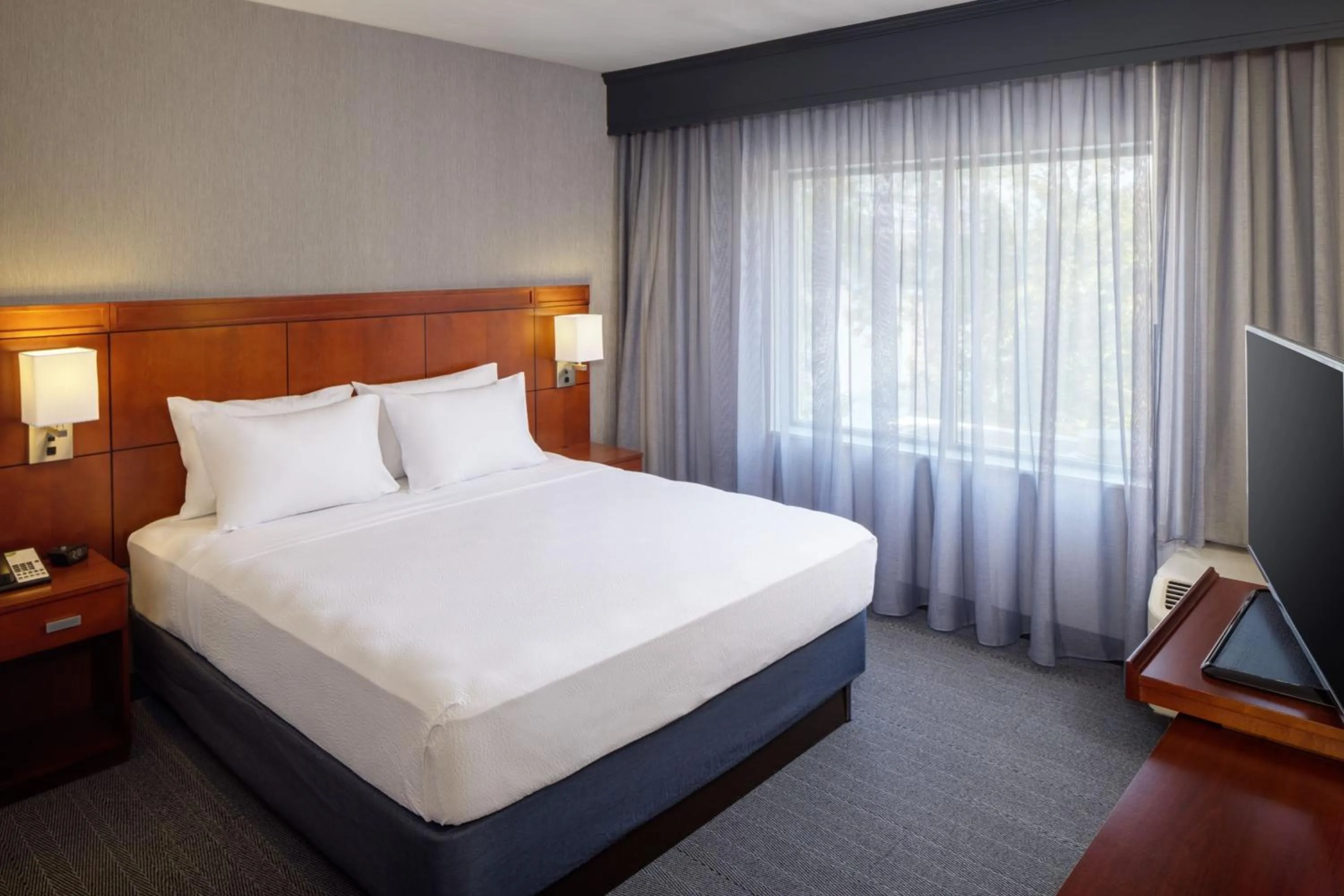 Bedroom, Bed in Courtyard by Marriott Charleston Downtown/Civic Center