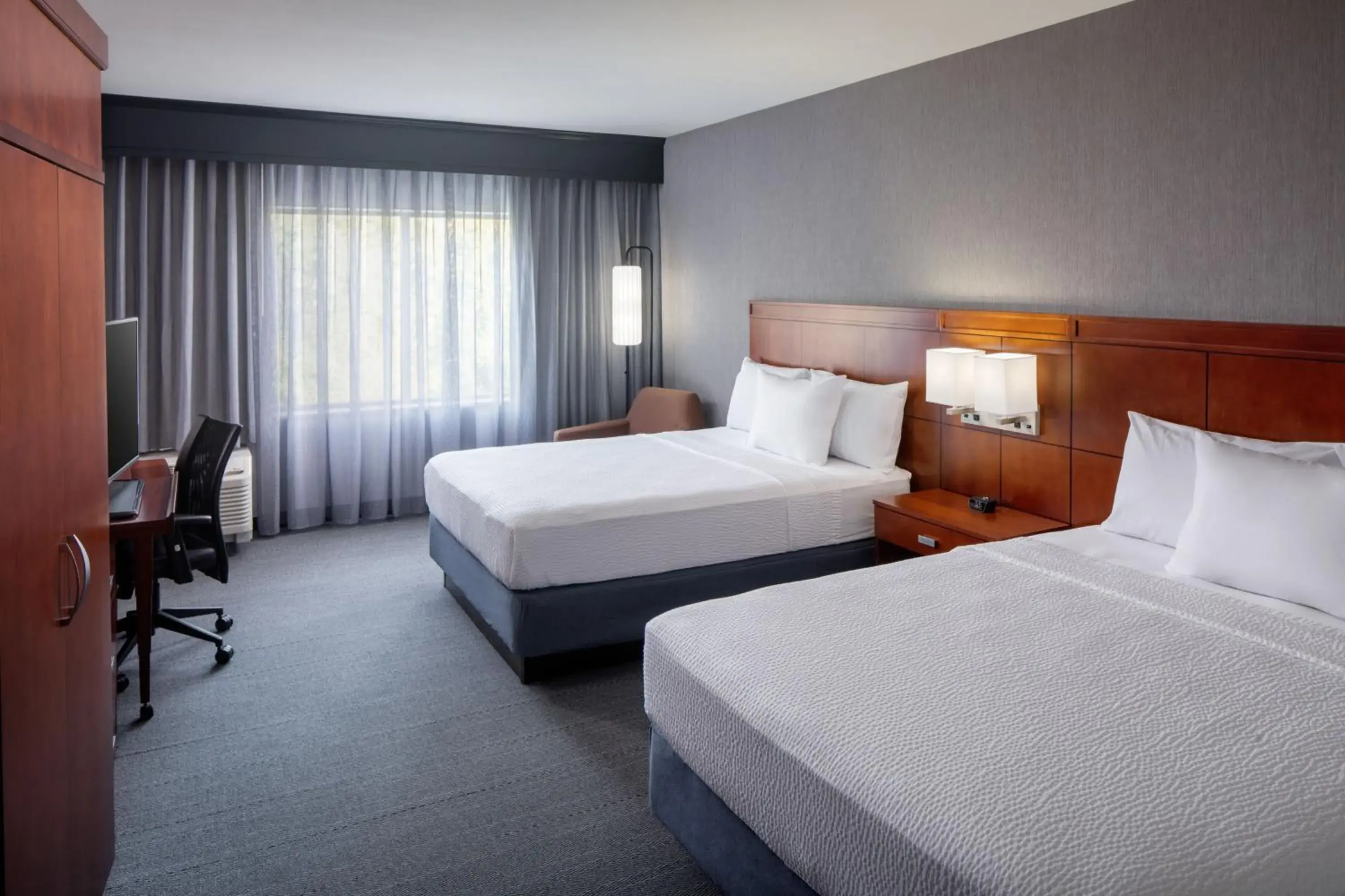 Standard Queen Room with Two Queen Beds in Courtyard by Marriott Charleston Downtown/Civic Center Standard Queen Room with Two Queen Beds in Courtyard by Marriott Charleston Downtown/Civic Center