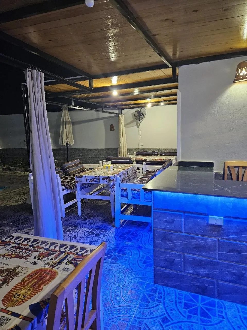 Restaurant/places to eat in Panorama Hotel