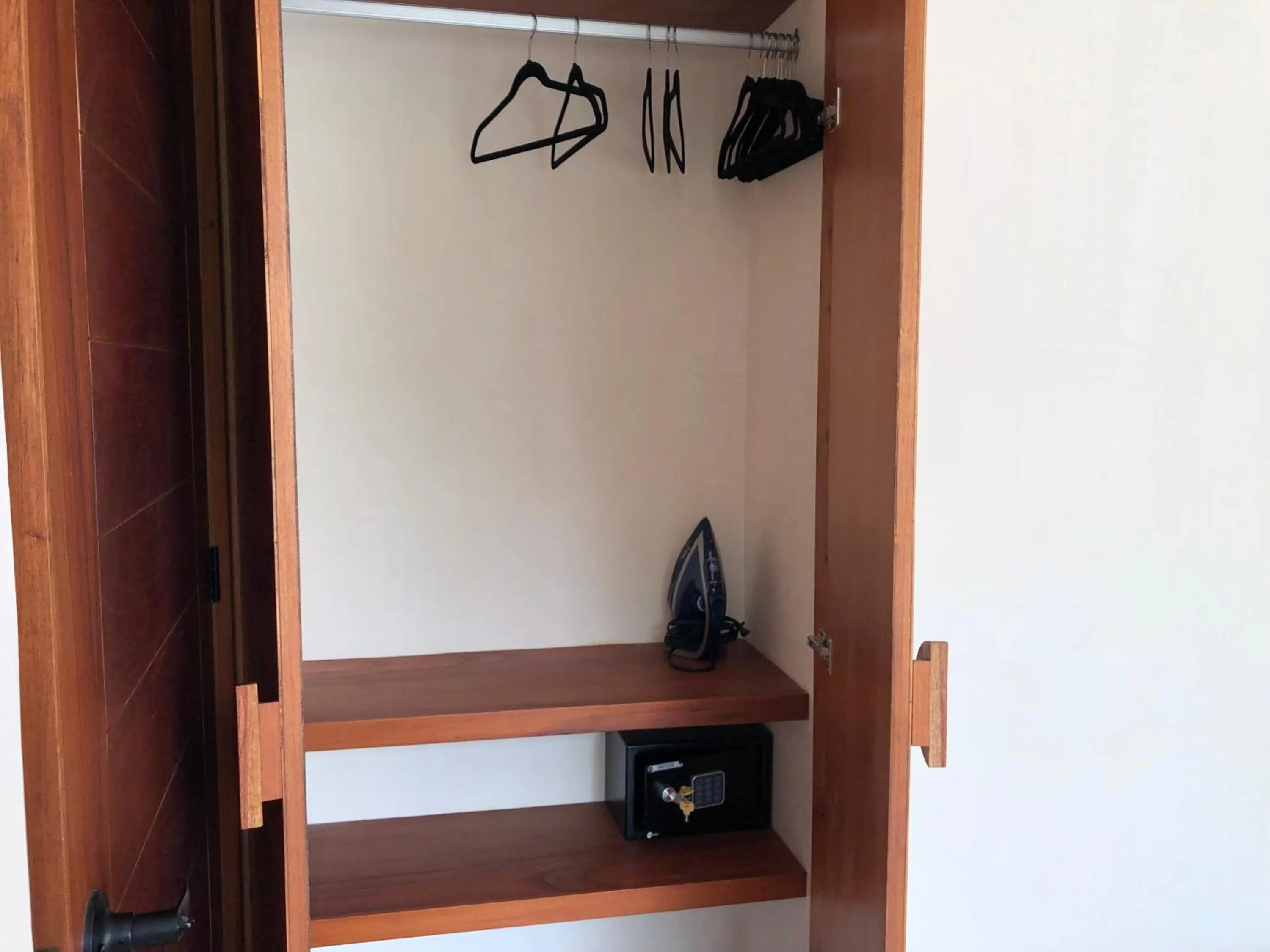 wardrobe in Condominio Talulah Living Tulum